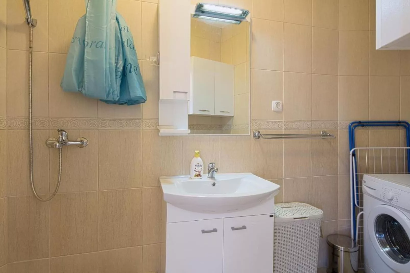 Stylish Kotor Bay Escape Apartments  - One Bedroom Apartment 1-Badkamer