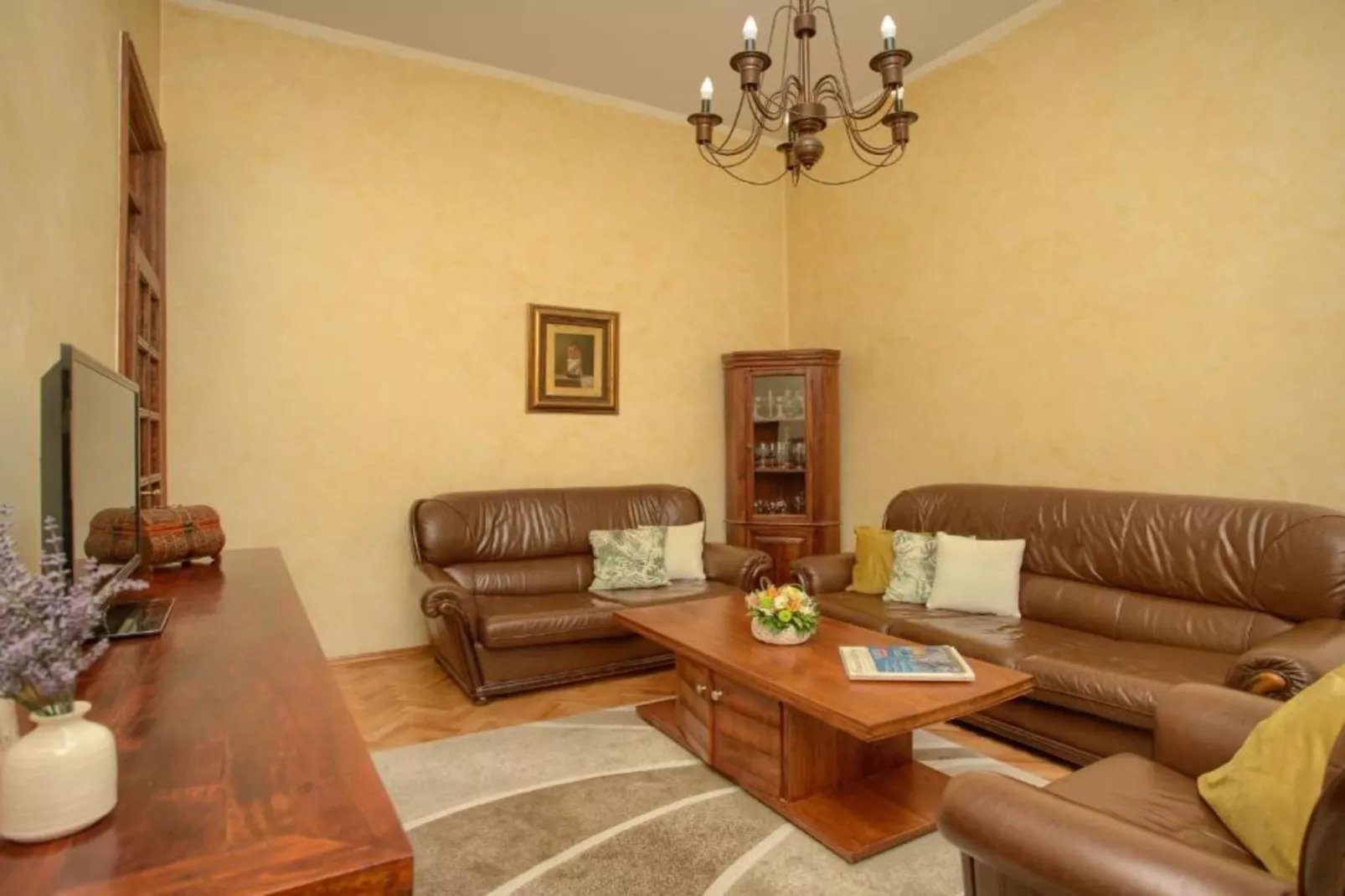 Kotor Old Town Charm Apartment - Two Bedroom Apartment-Woonkamer