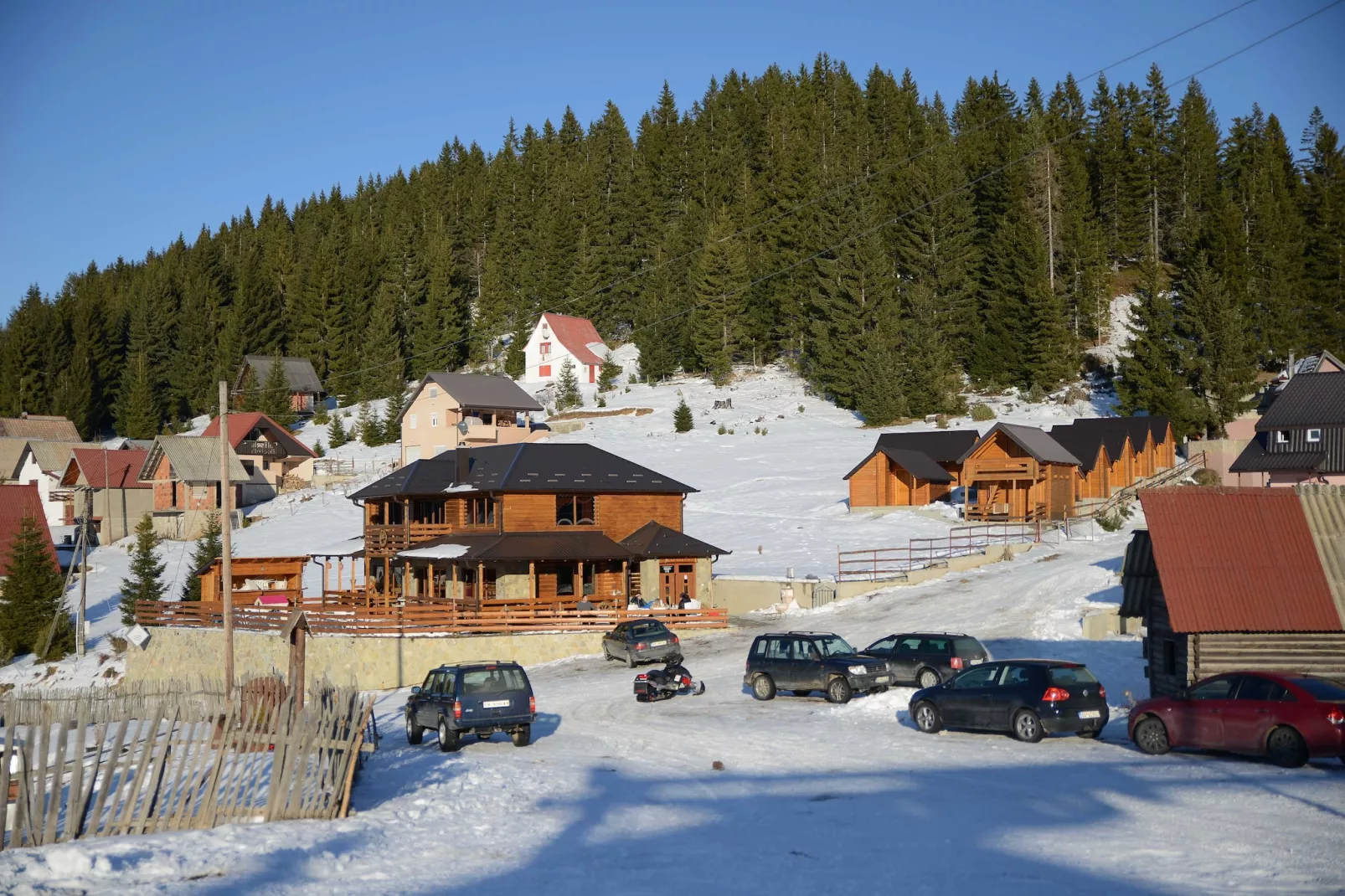 Cozy Berane Stay in Ski Area with On-Site Restaurant - Standard Cottage with balcony - Buitenlucht