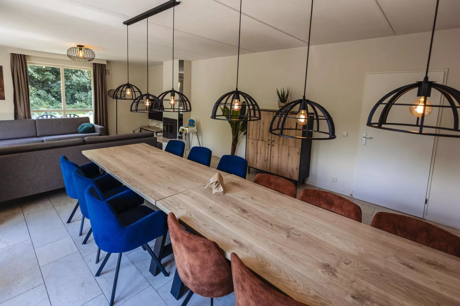 12 - Persons Family Bungalow-Eetkamer