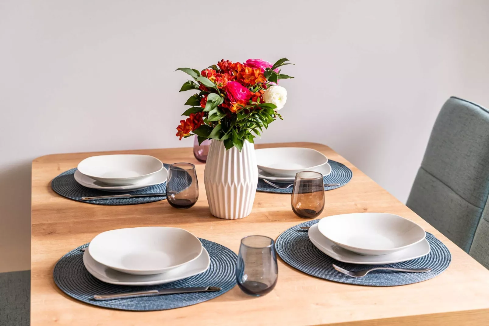 Apartment Zoric - Two Bedroom Apartment with Balcony-Eetkamer