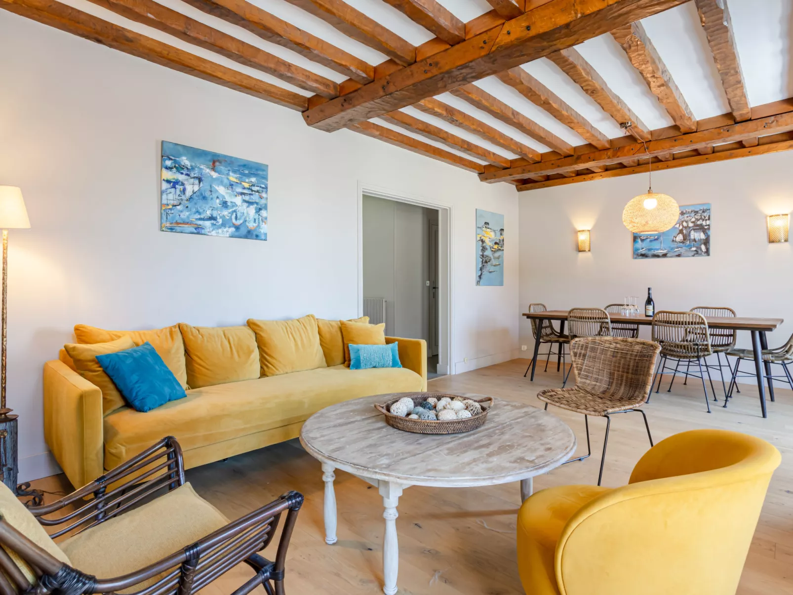 Les Jonquilles-Binnen