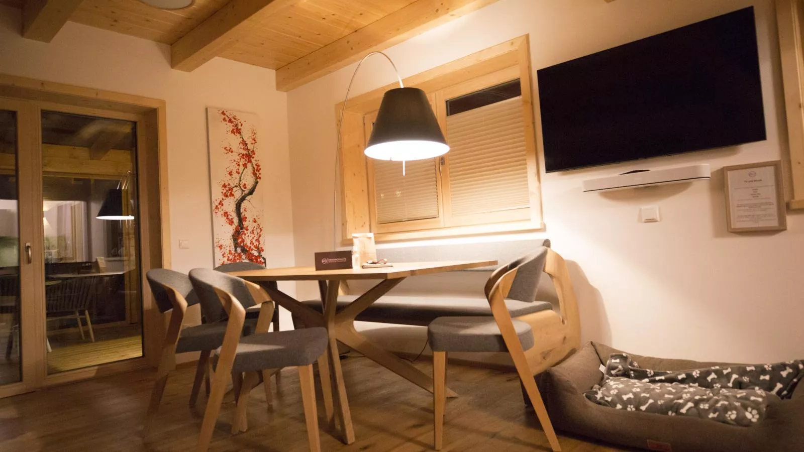 Designchalets Falkertsee-Eetkamer