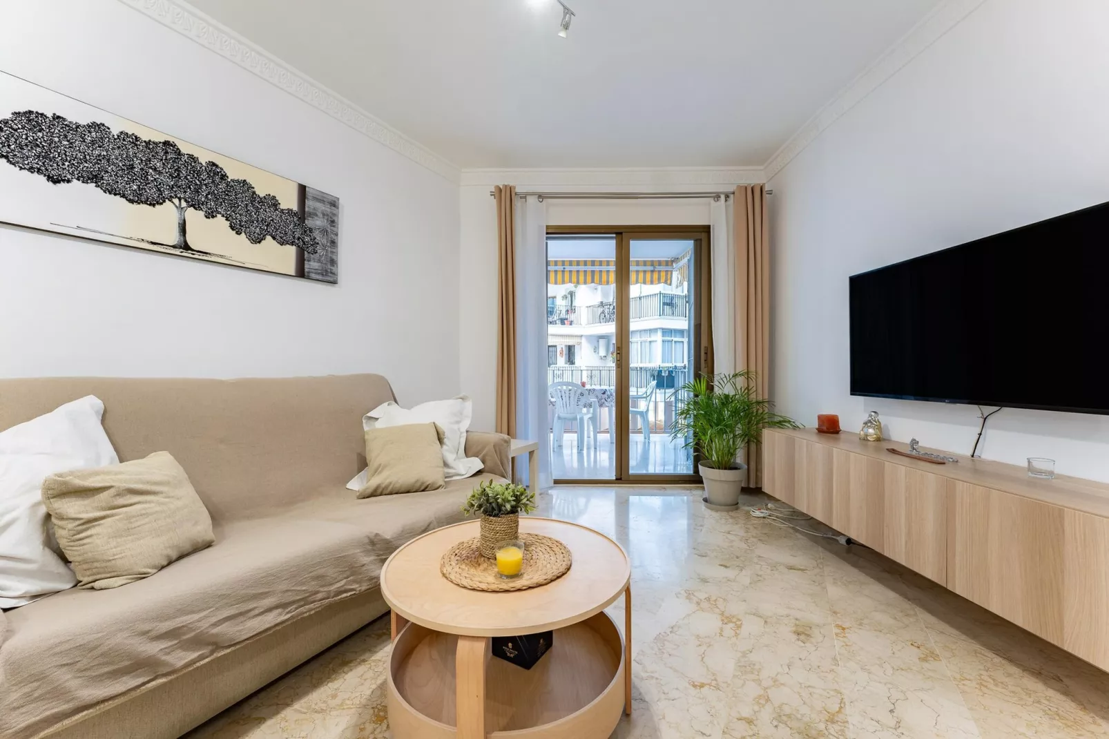 CT 350 - Faro's Marbella Beachapartment for 2 - perfect beachconection-Woonkamer
