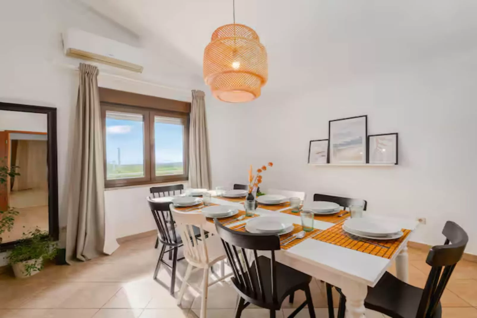 Villa Mima Pool Retreat - Five Bedroom Villa With Pool-Eetkamer