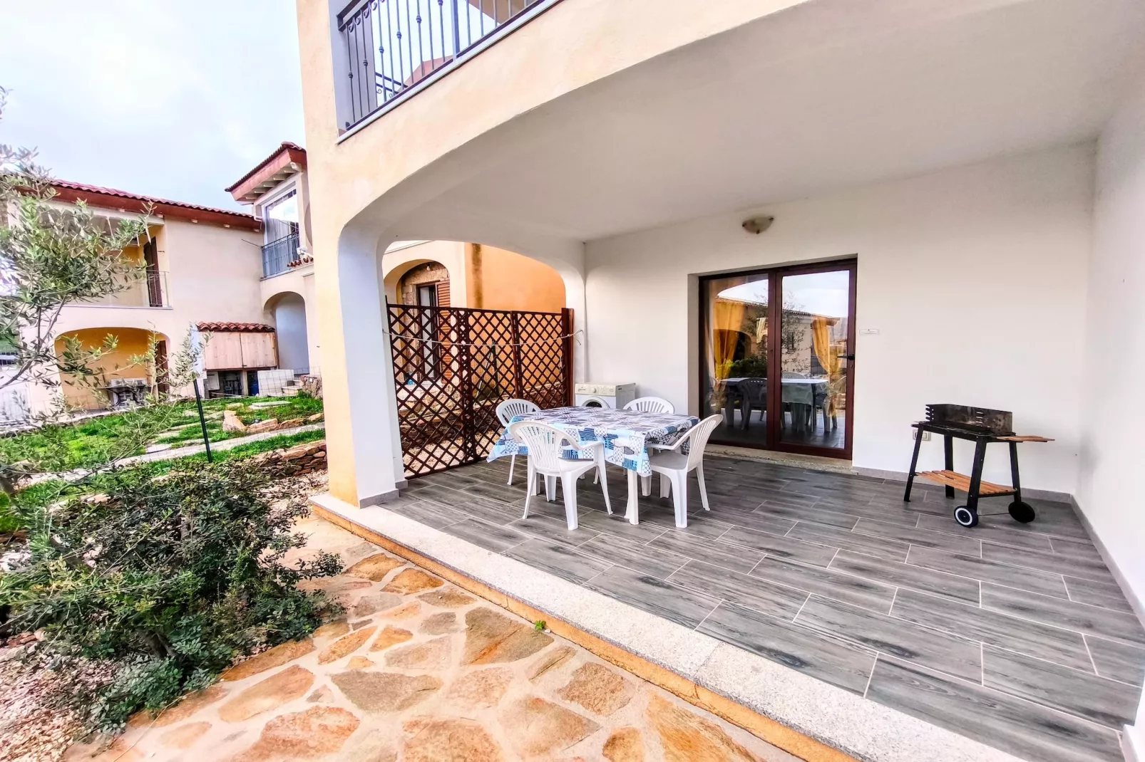 Le Villette di San Gavino PT1-Buitenkant zomer