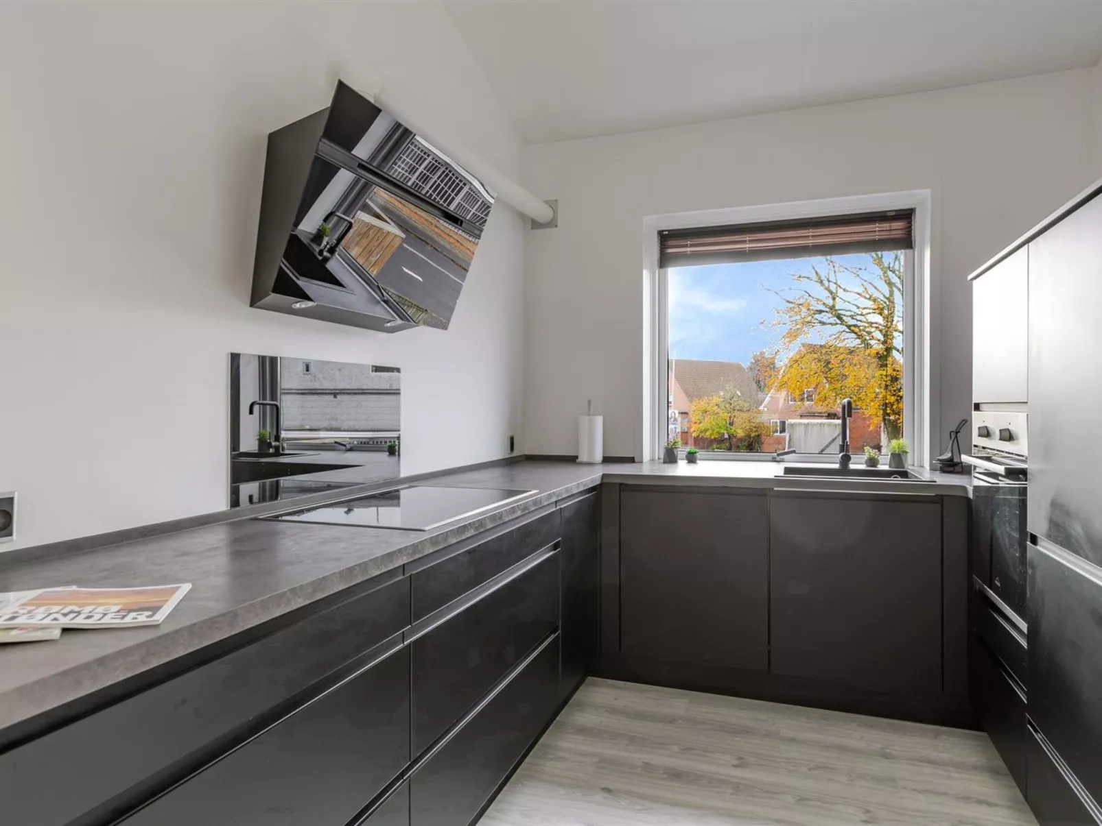 "Fader" - 31km from the sea-Binnen