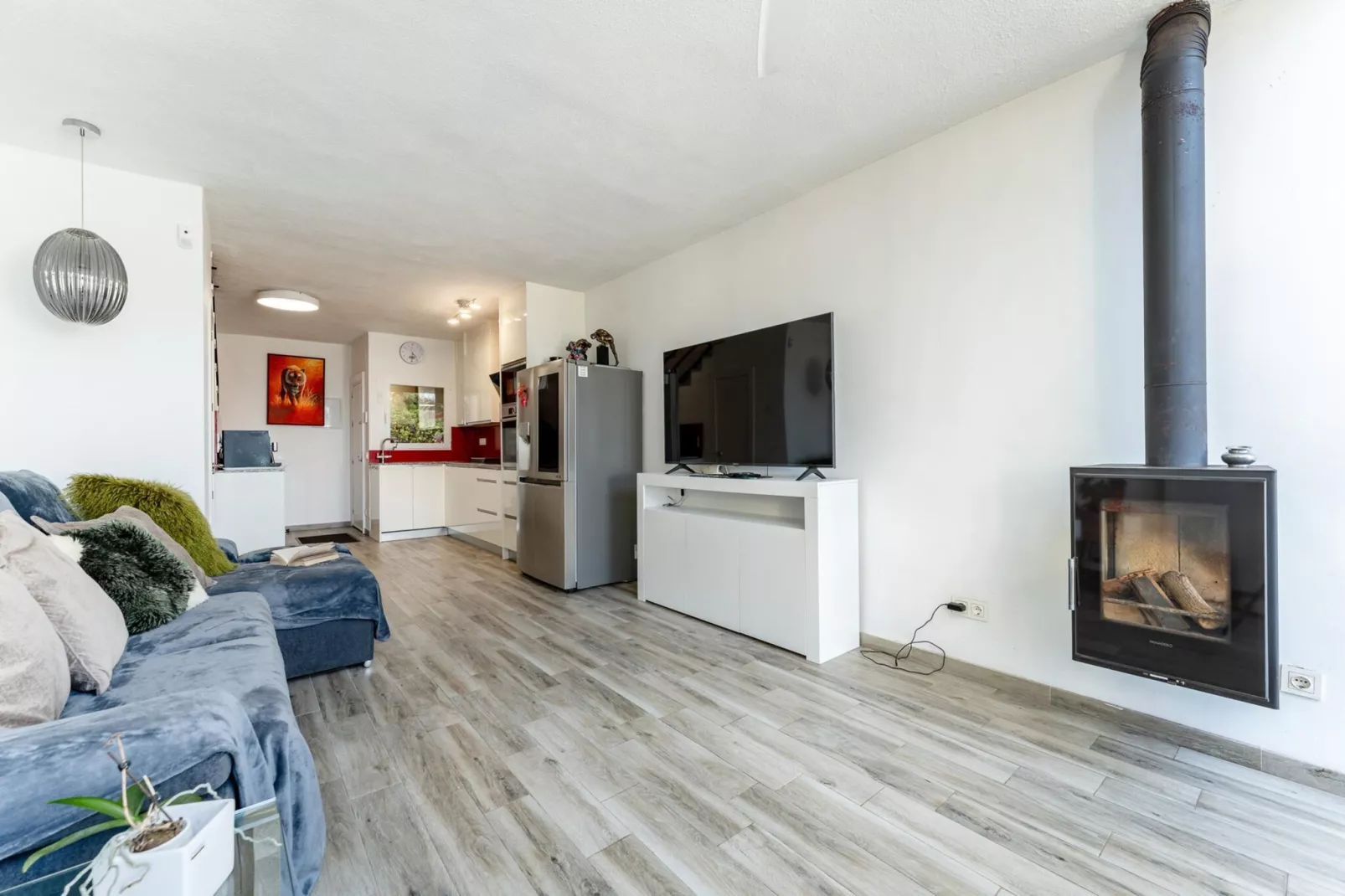 CT 400 - Faro's Beachfront House in Calahonda-Woonkamer