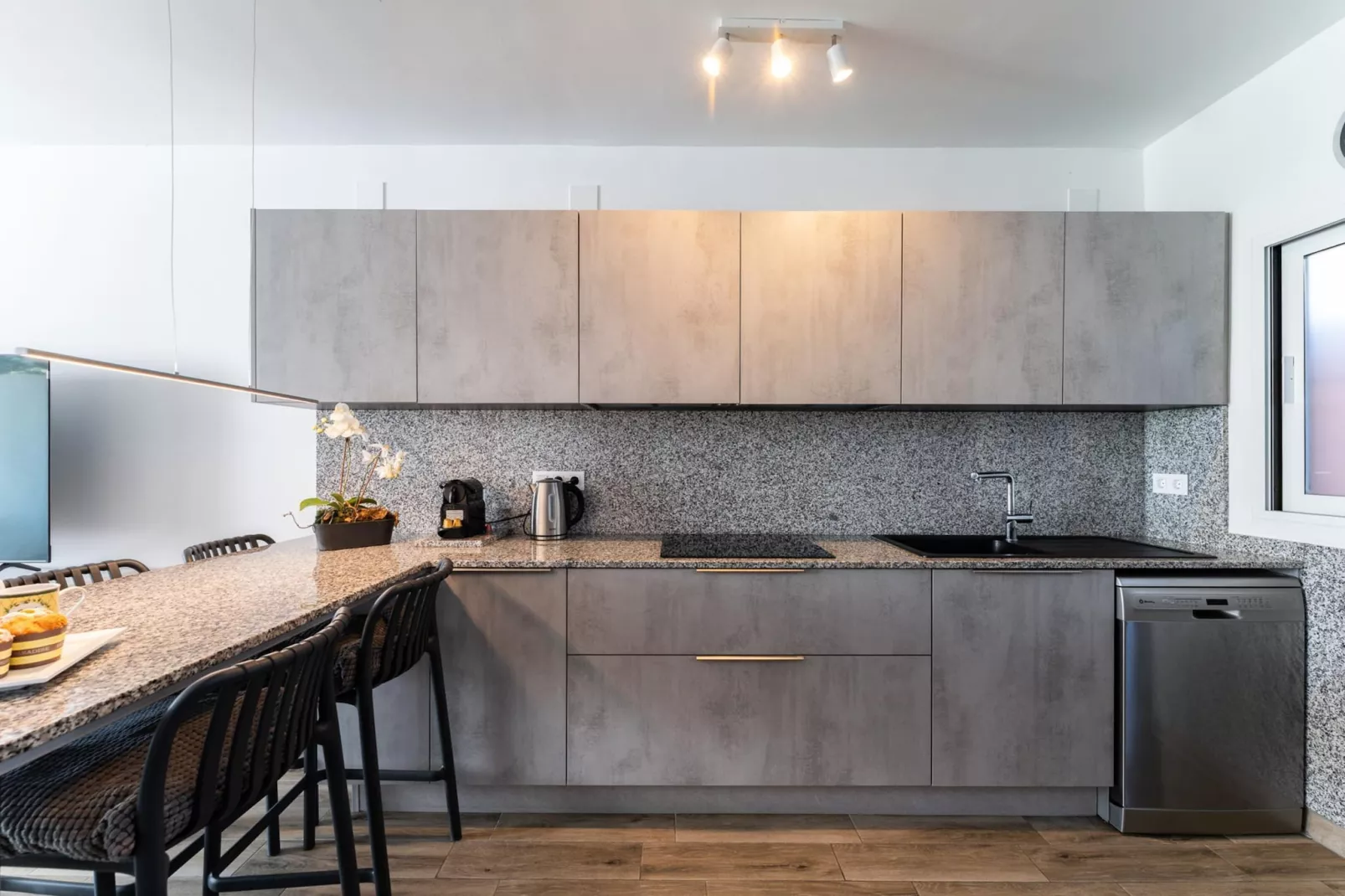 CT 398 - Faro's Beachfront House in Calahonda-Keuken