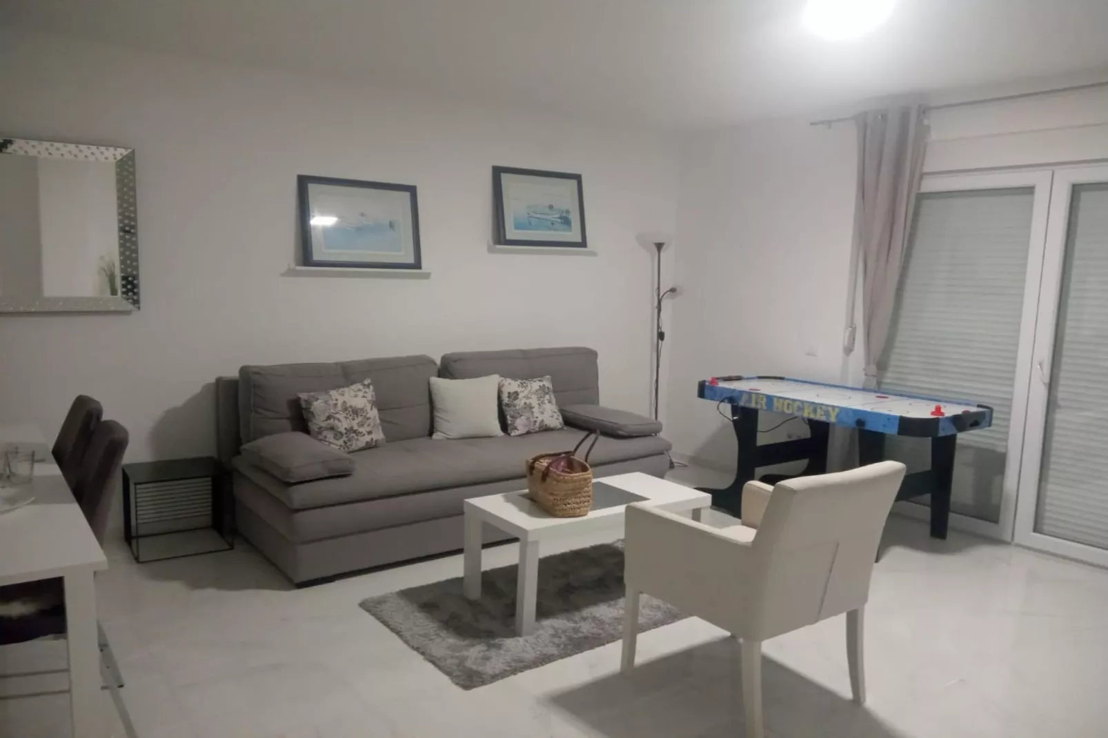 Charming Villa Nina with Pool - Four Bedroom Villa With Terrace and Swimming pool-Woonkamer