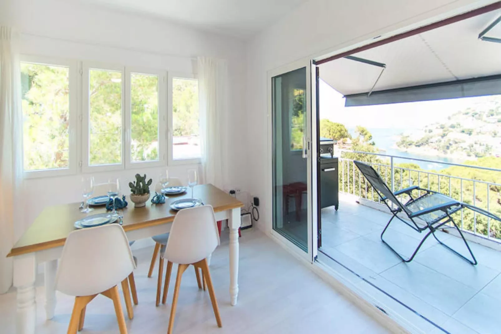 Maison à Roses-Niet-getagd