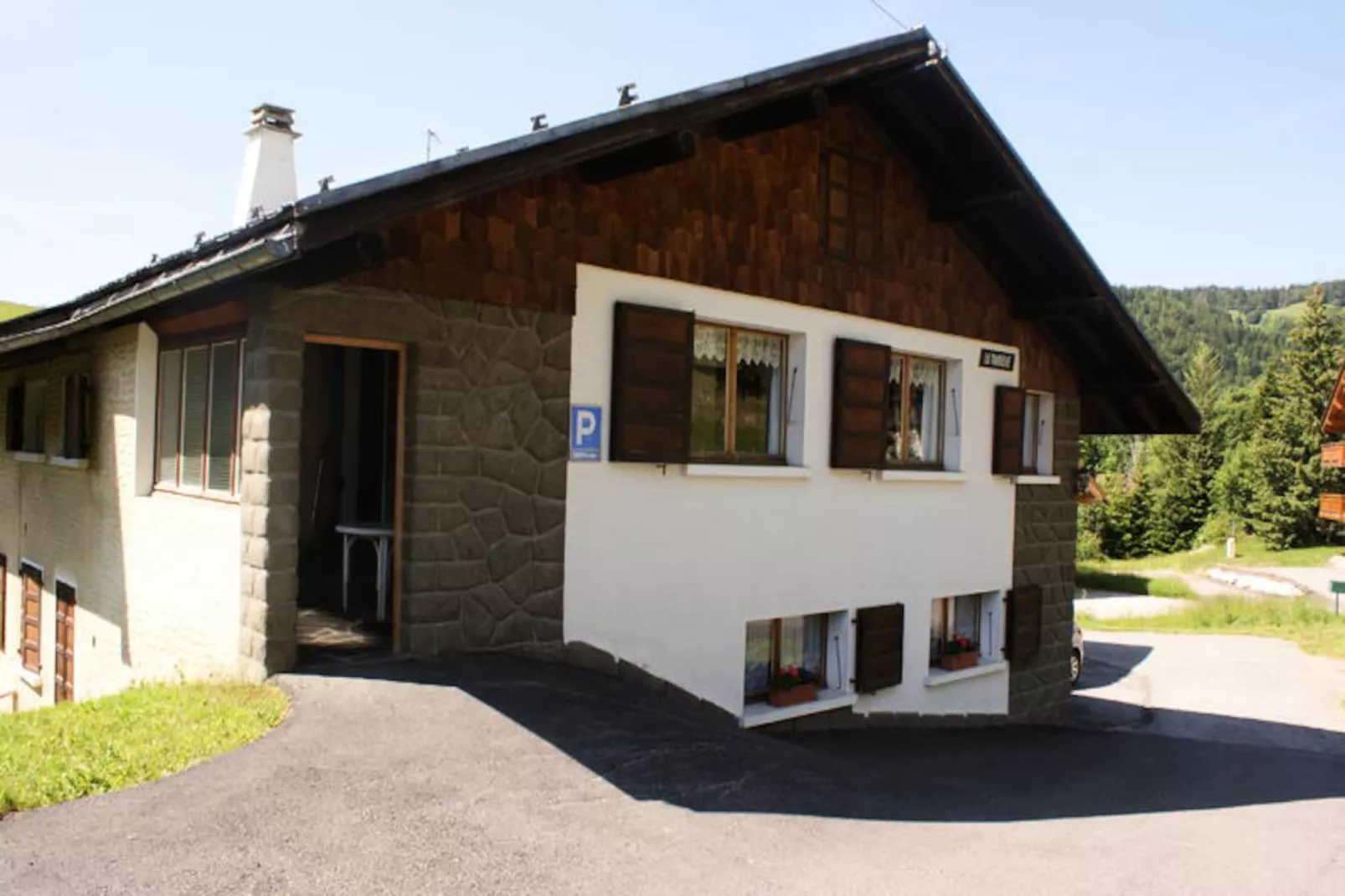 Résidence Touvière N°4 - Niet-getagd