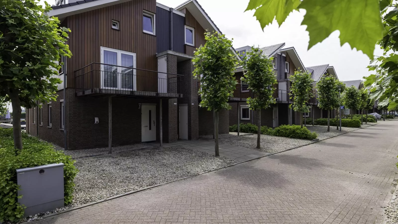 Waterfront-Buitenkant zomer