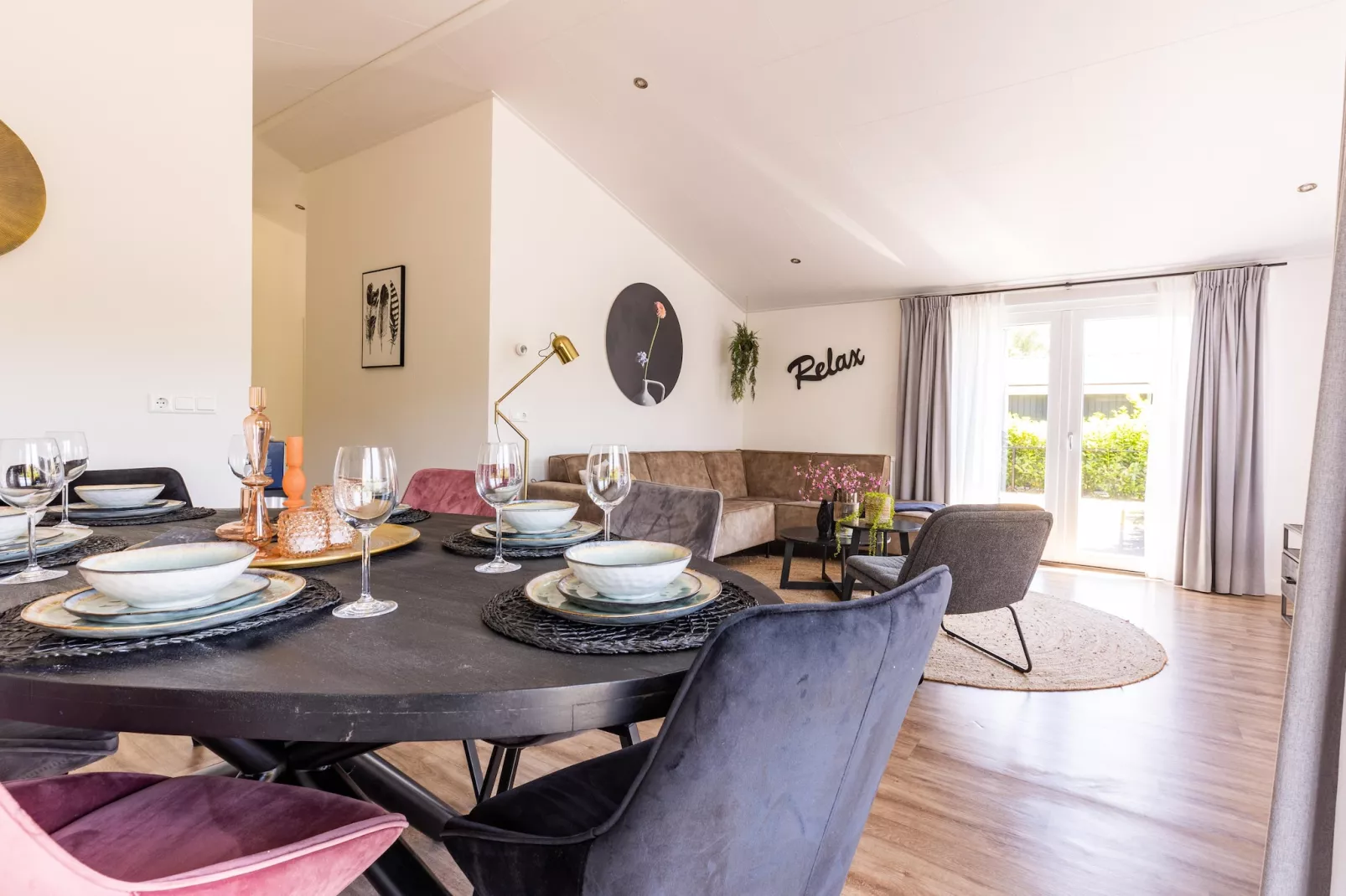 Vakantiepark Molenvelden 6-Eetkamer