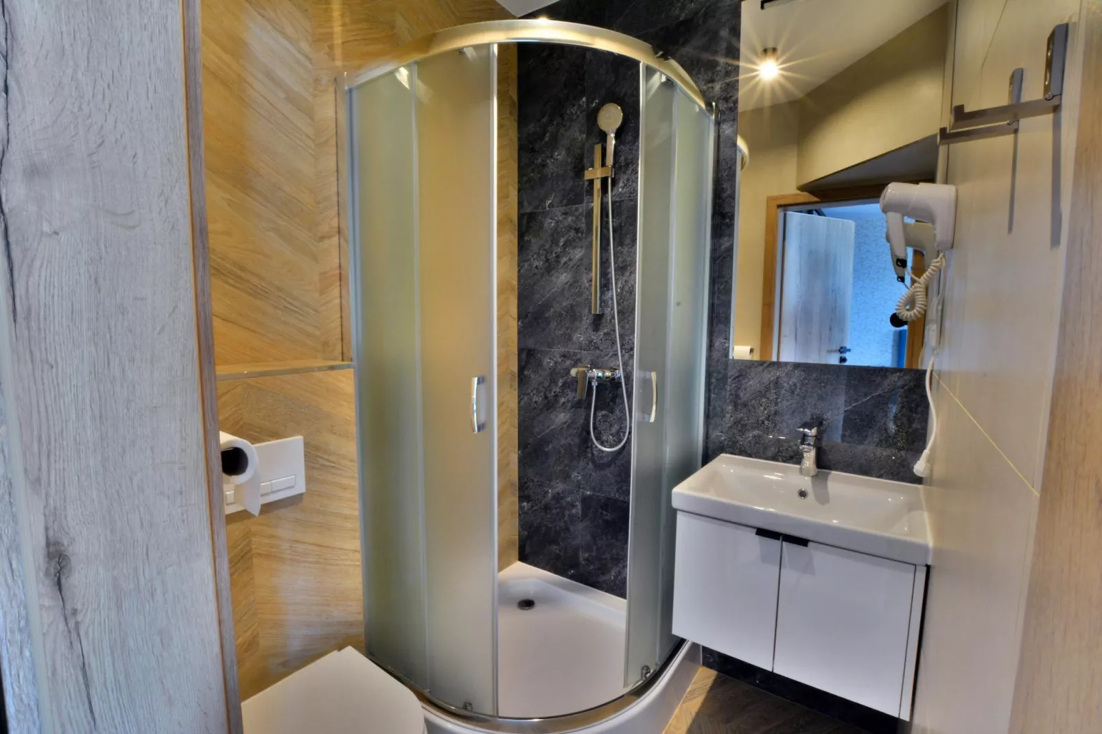 Apartament nr 3 3-osobowy 29 m2 Ustronie Morskie-Badkamer