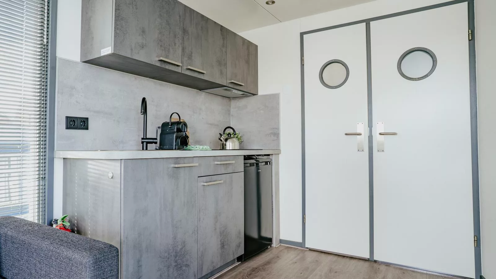 Tiny houseboat Uitgeest I-Keuken