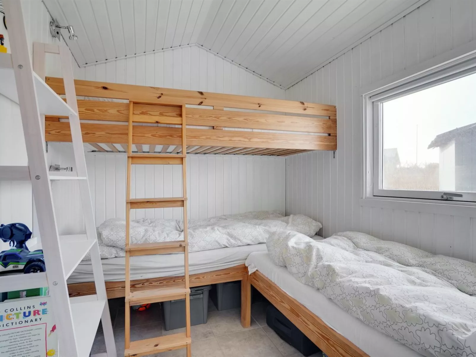 "Jace" - 75m from the sea-Binnen