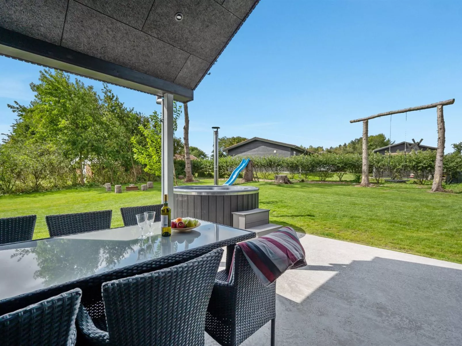 "Elso" - 600m to the fjord-Buiten