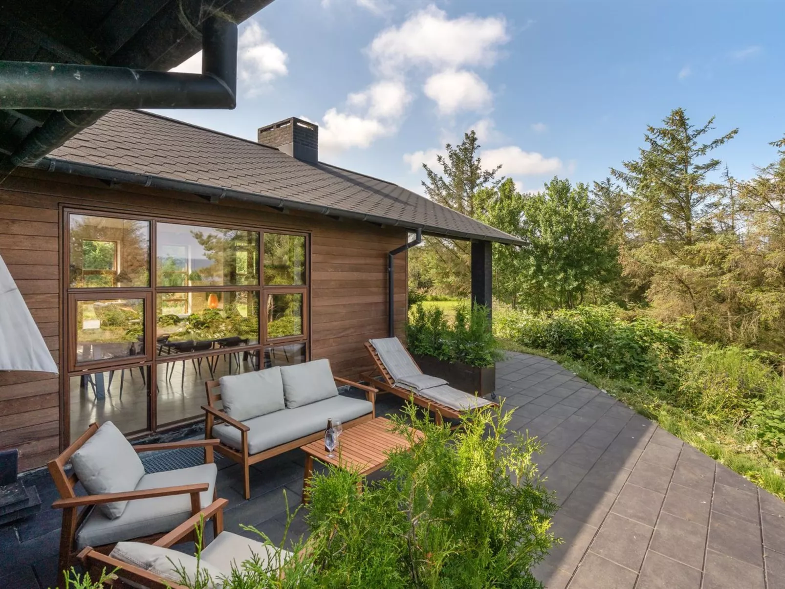 "Andri" - 600m to the fjord-Buiten