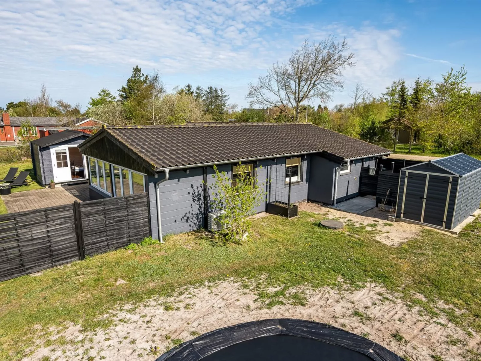 "Valdemar" - 350m to the fjord-Buiten