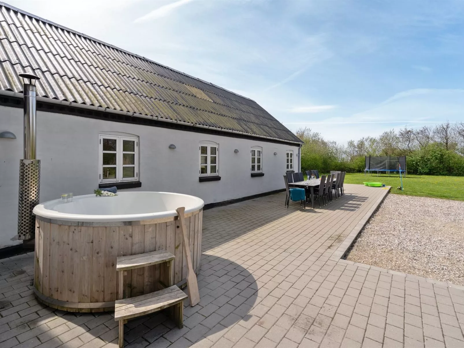 "Folkar" - 3km to the fjord-Binnen