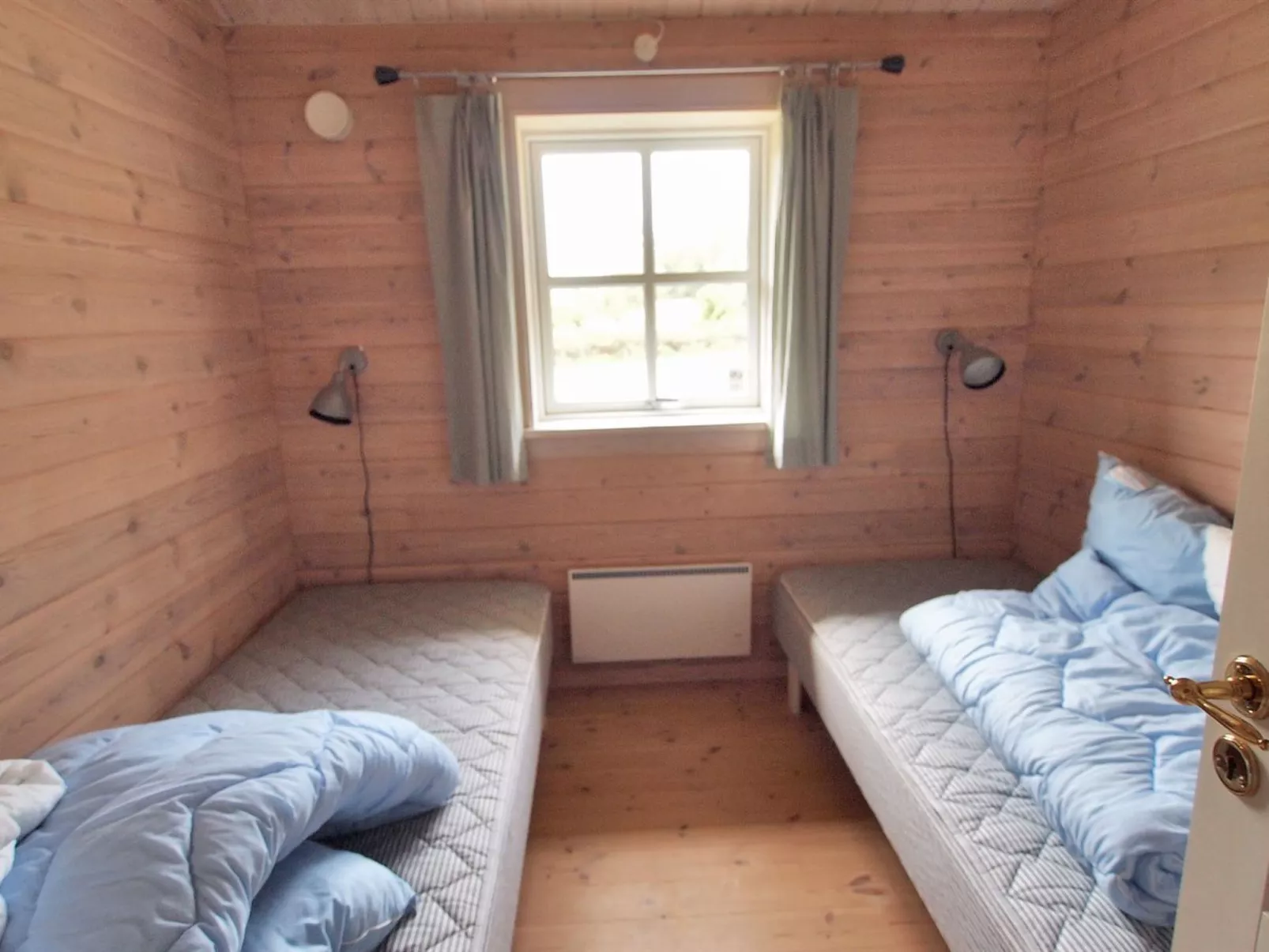 "Lilian" - 600m from the sea-Binnen