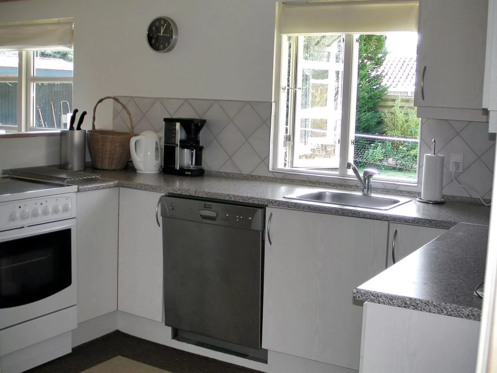 "Nitis" - 200m from the sea-Binnen