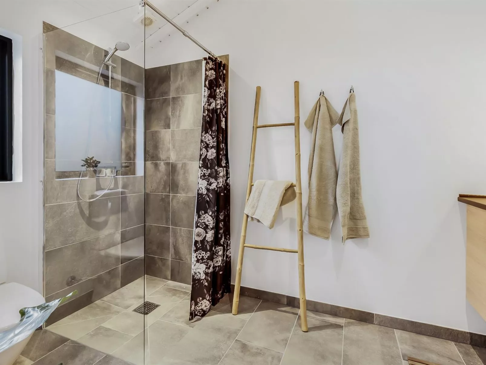 "Sasja" - 1.5km from the sea-Binnen