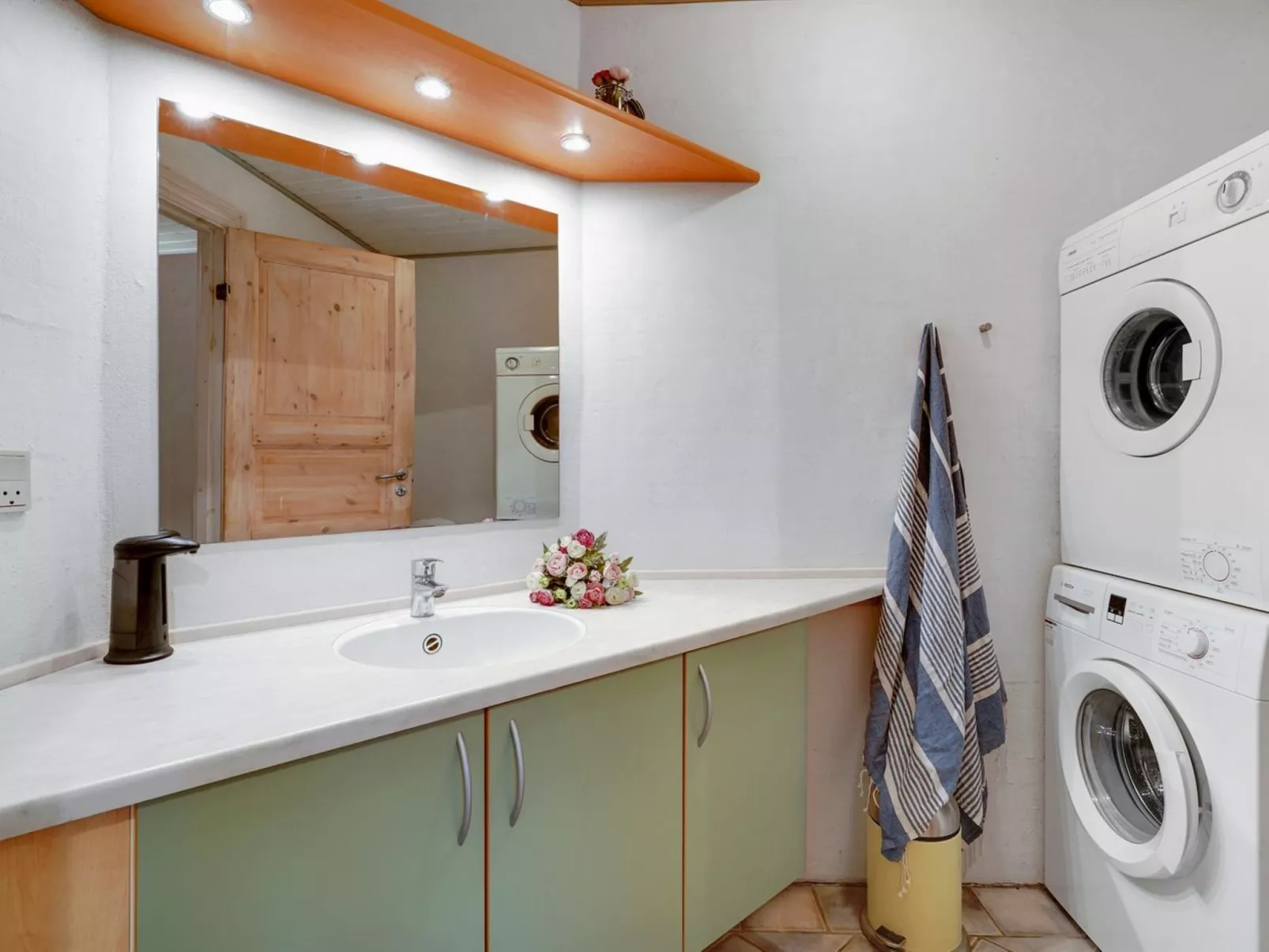 "Asdis" - 2.8km from the sea-Binnen