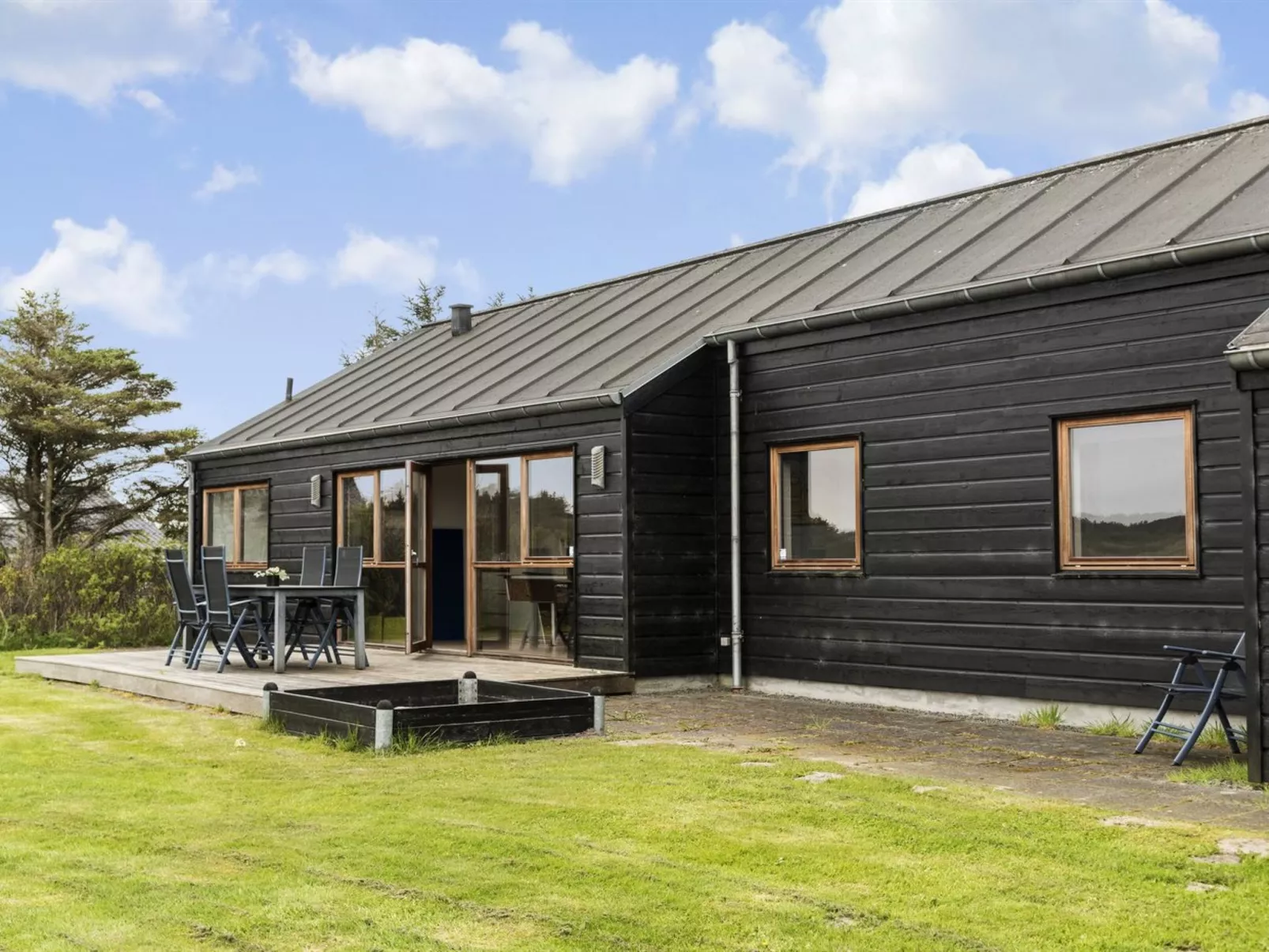 "Ilmatar" - 650m from the sea-Buiten