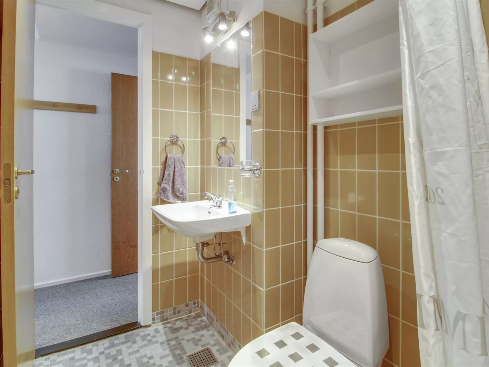 "Rubi" - 50m from the sea-Binnen