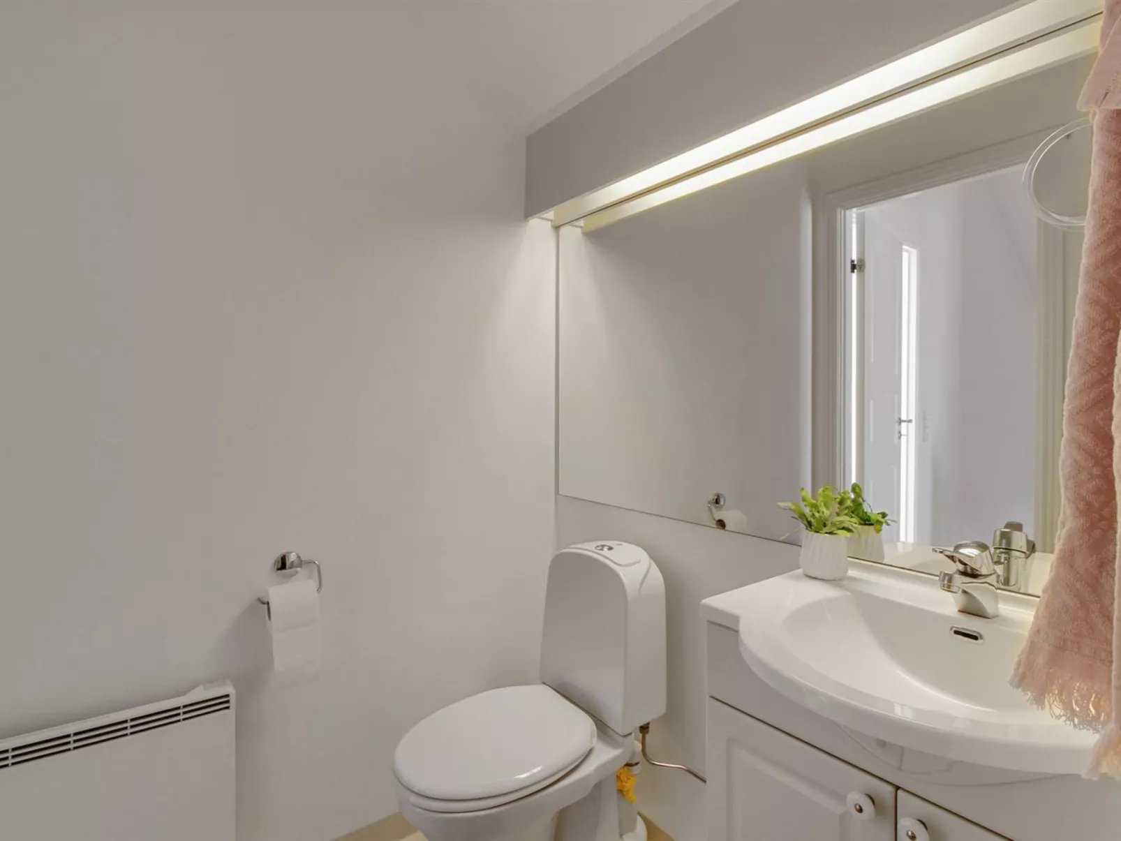 "Vinny" - 1.2km from the sea-Binnen