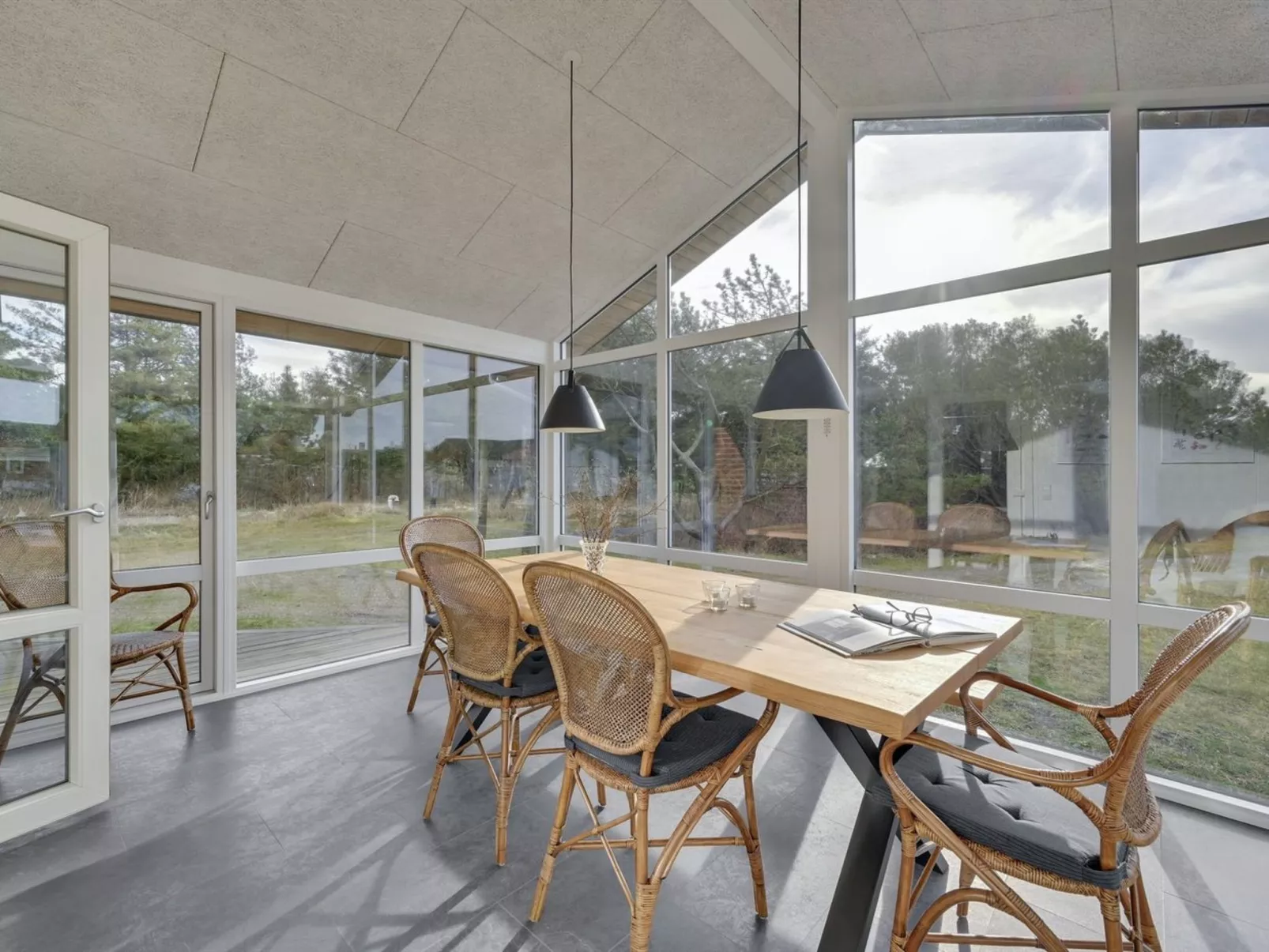 "Shalez" -  from the sea-Binnen