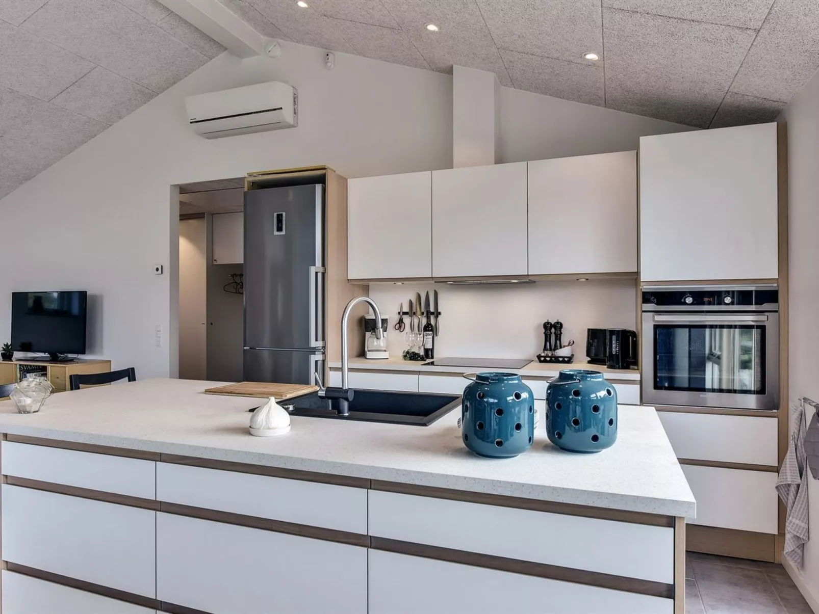 "Stacey" - 800m from the sea-Binnen