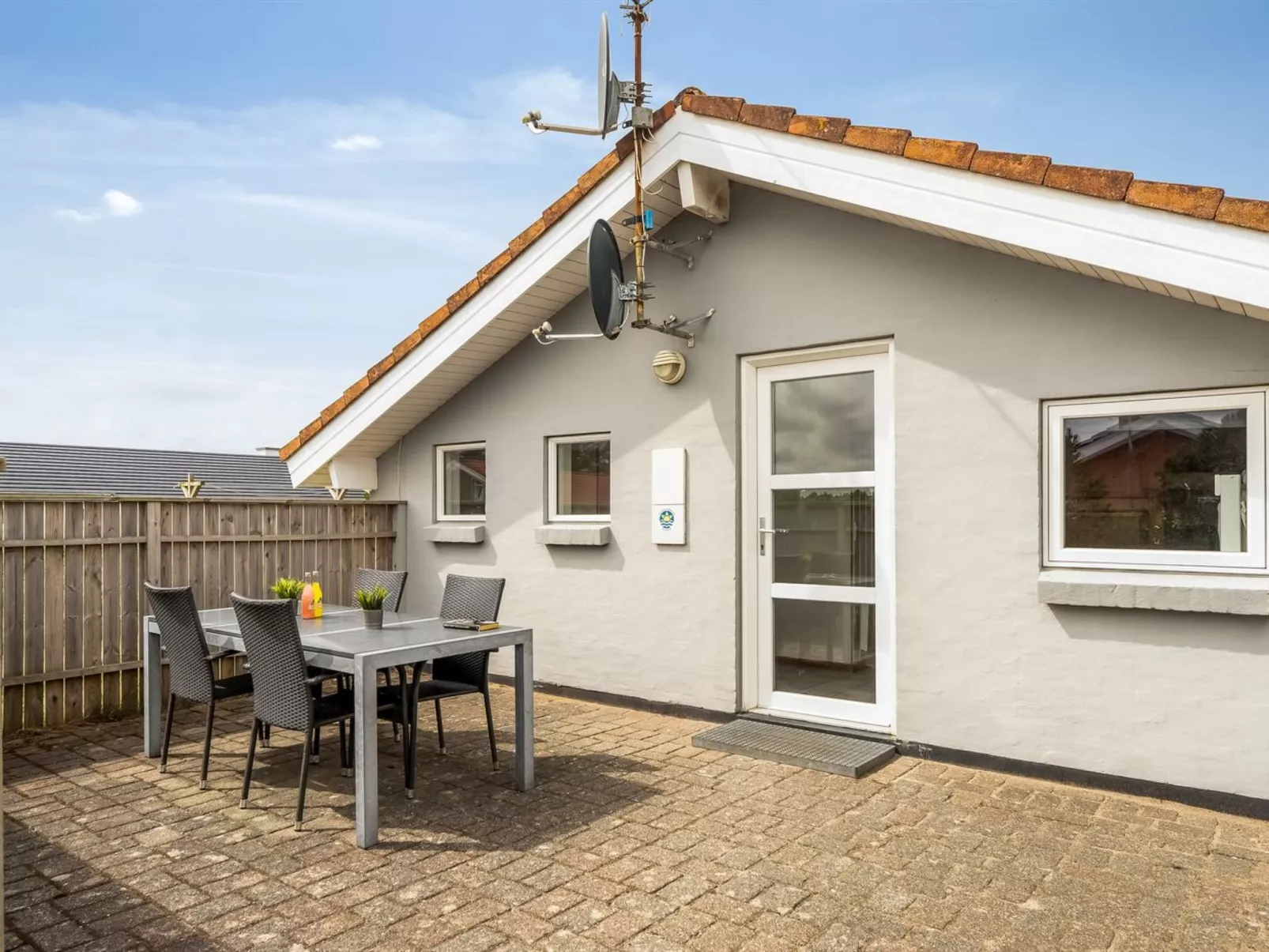 "Luzy" - 600m from the sea-Buiten