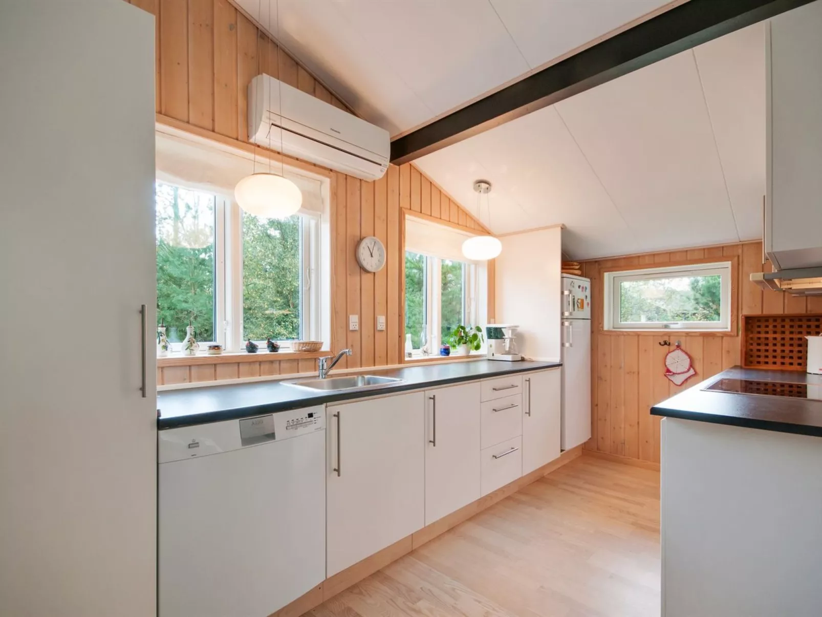 "Alisia" - 400m from the sea-Binnen