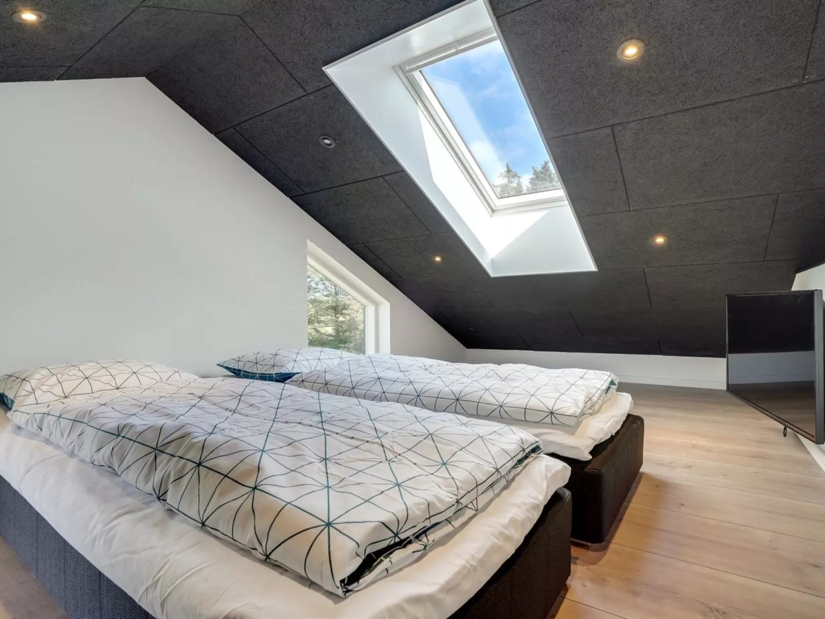 "Moreen" - 1.5km from the sea-Binnen