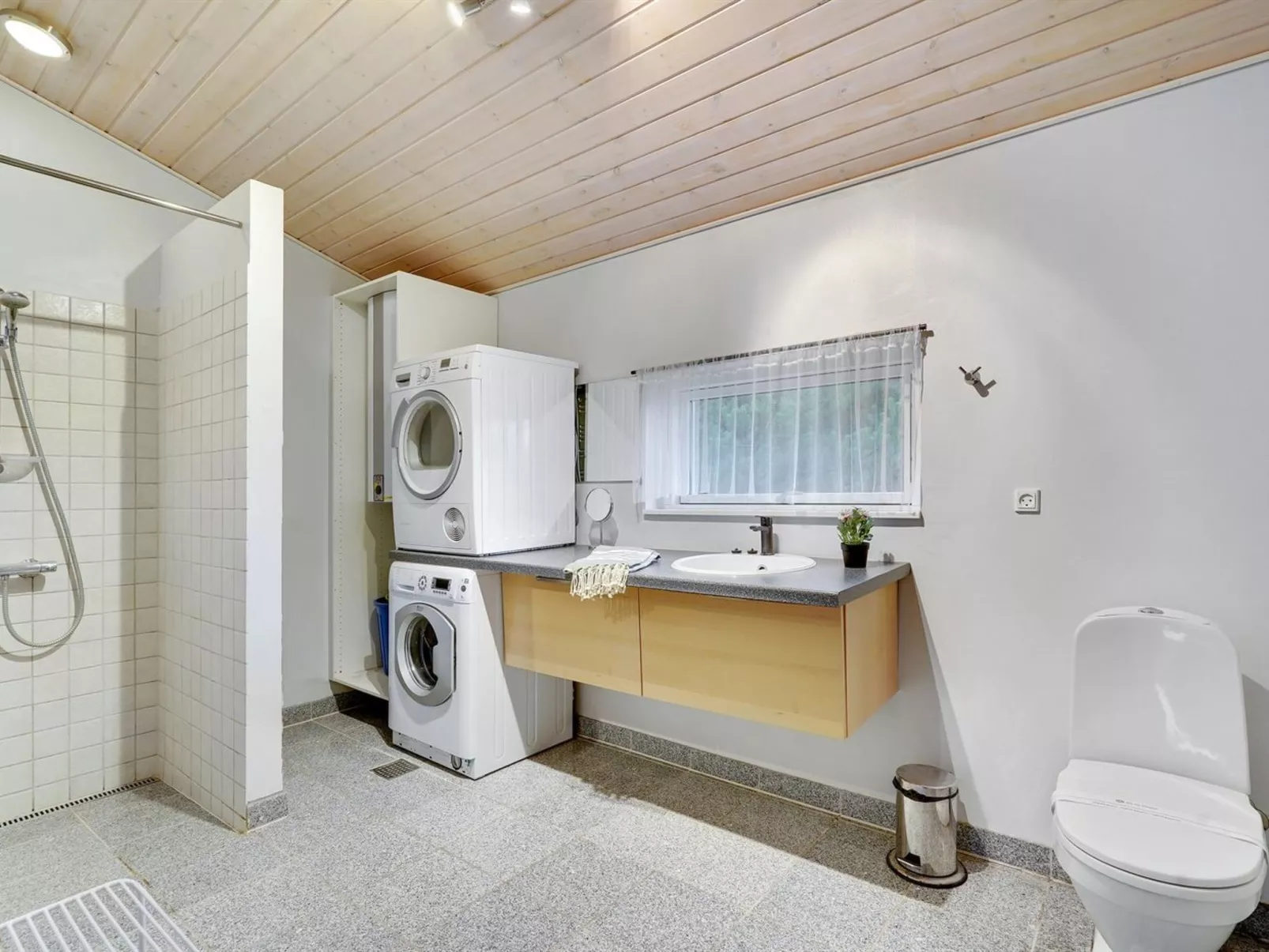 "France" - 1.1km from the sea-Binnen