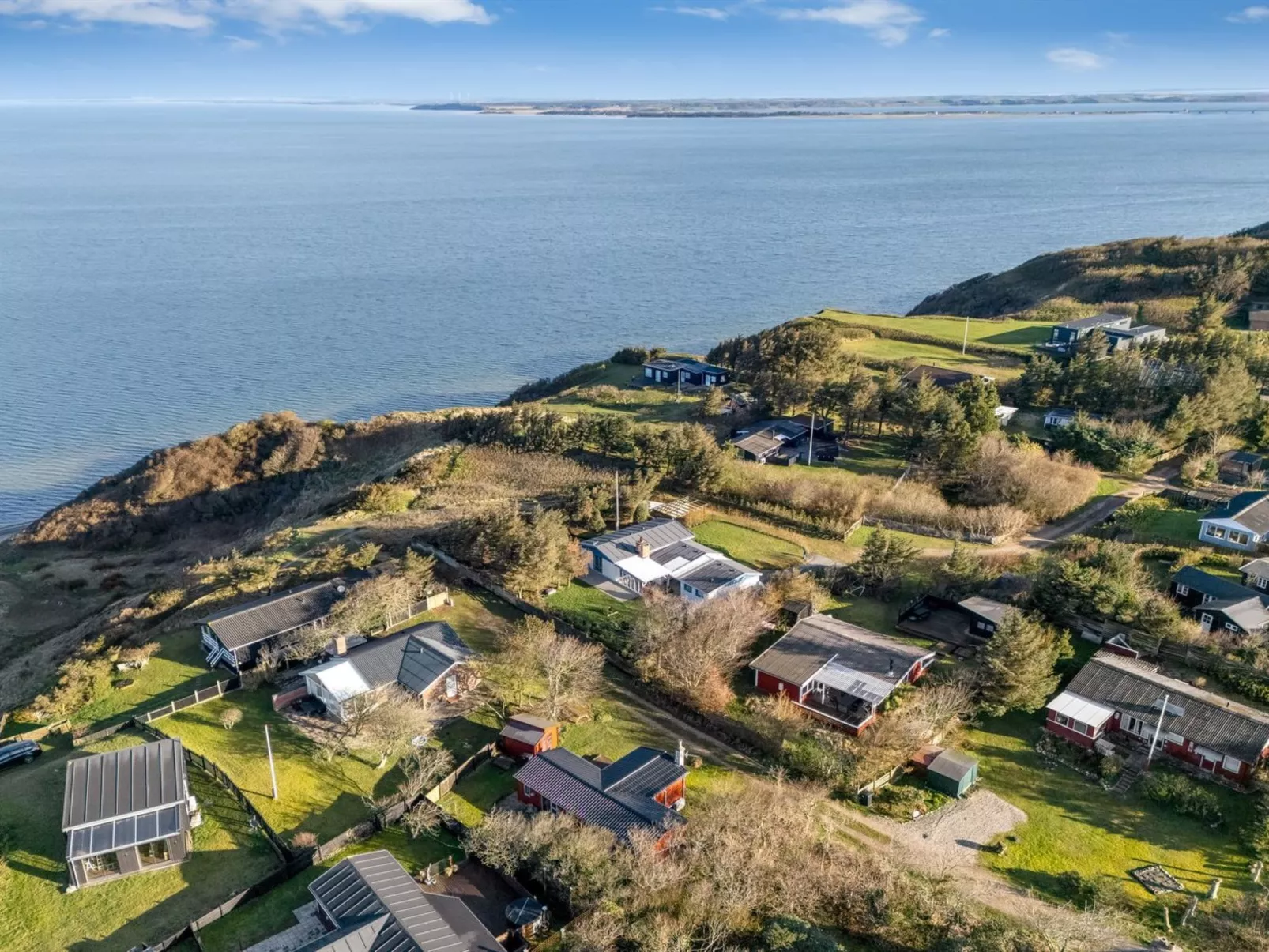 "Alpi" - 250m to the fjord-Buiten