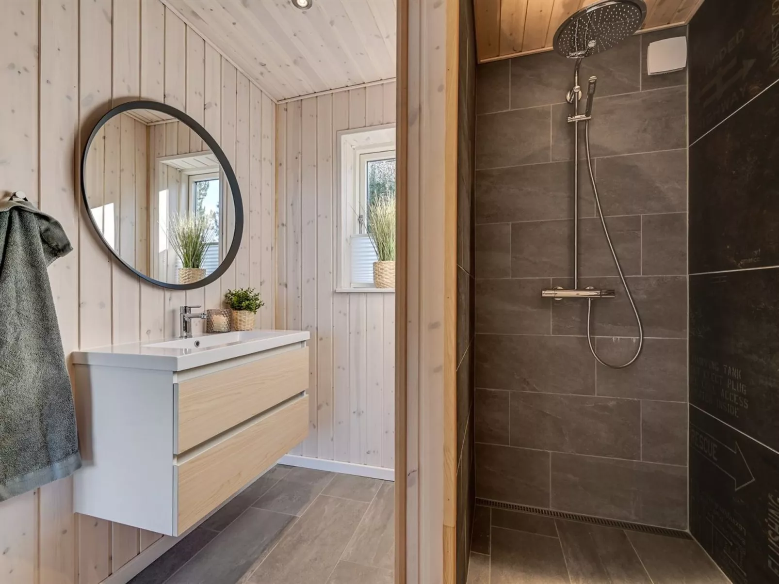 "Ylvi" - 250m from the sea-Binnen