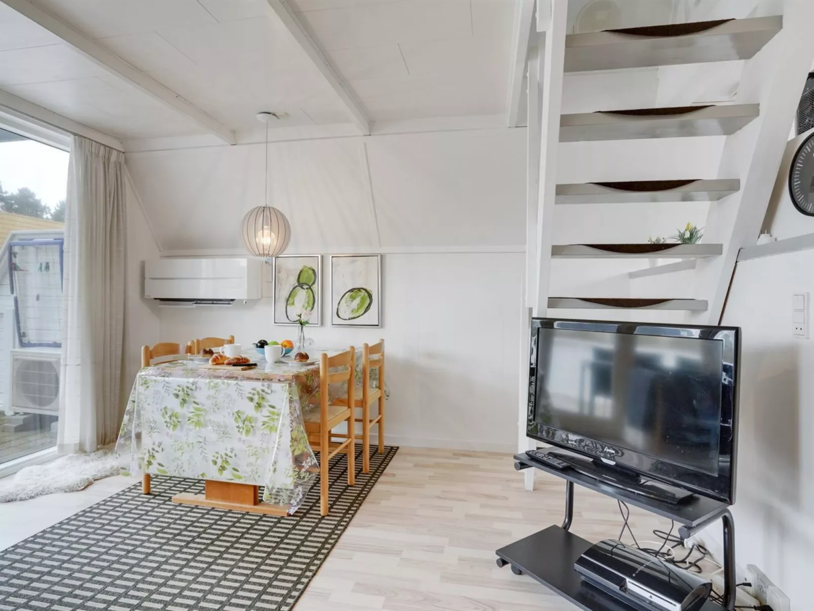 "Mijat" - 100m from the sea-Binnen