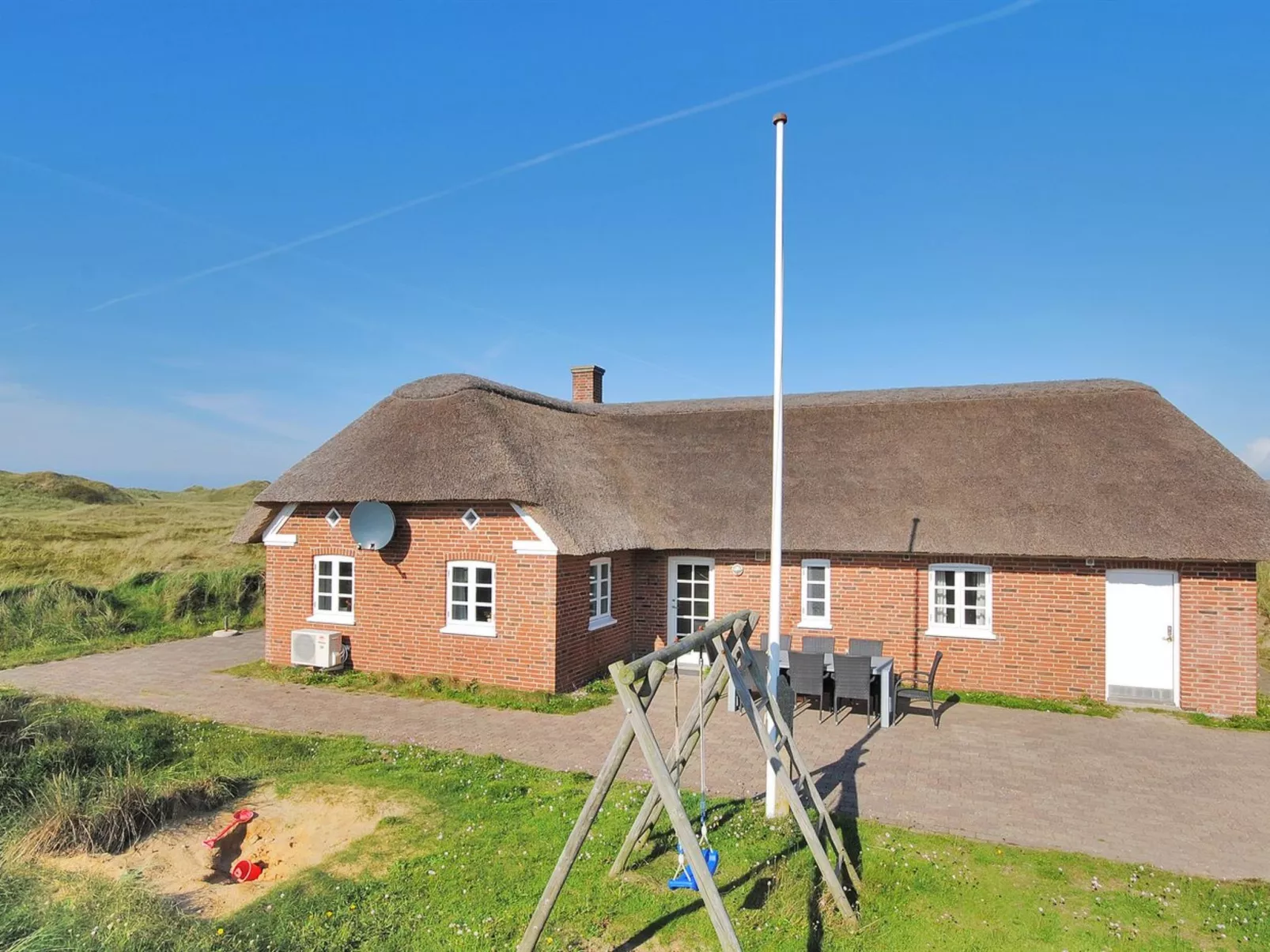 "Skuli" - 200m from the sea-Buiten