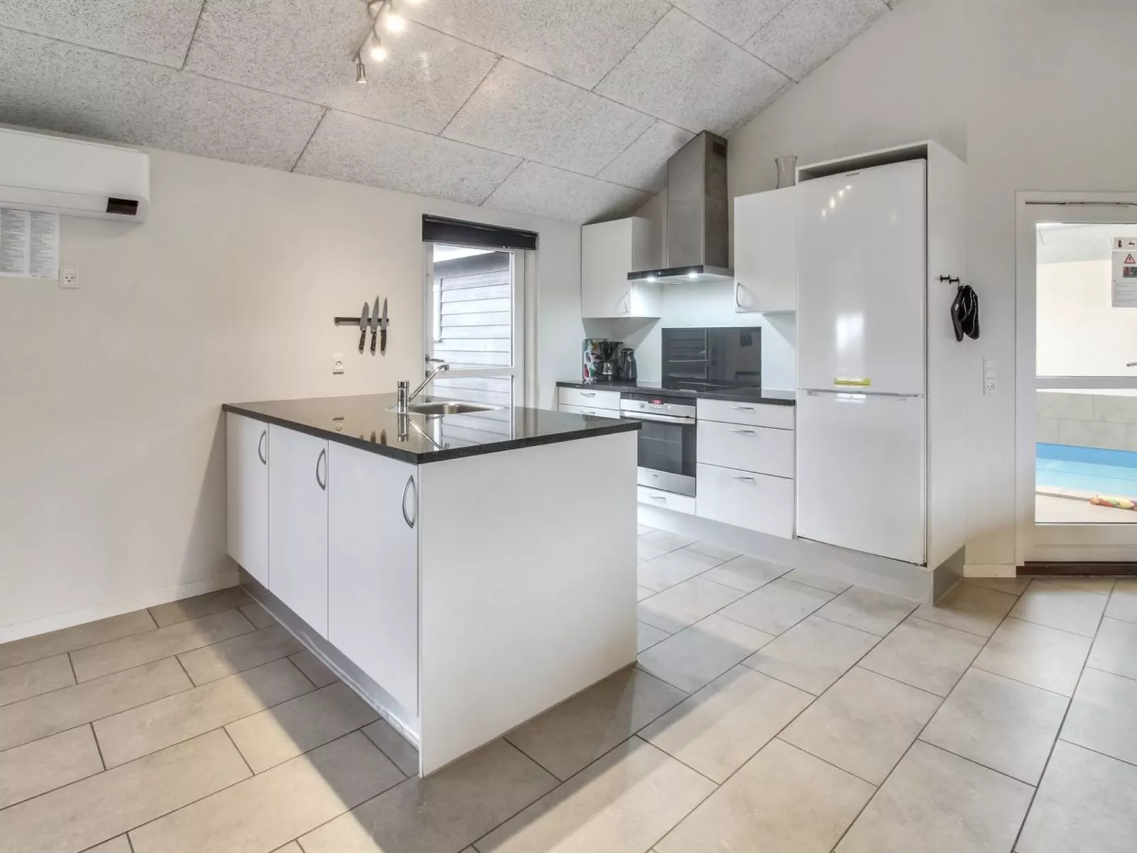 "Clea" - 200m from the sea-Binnen