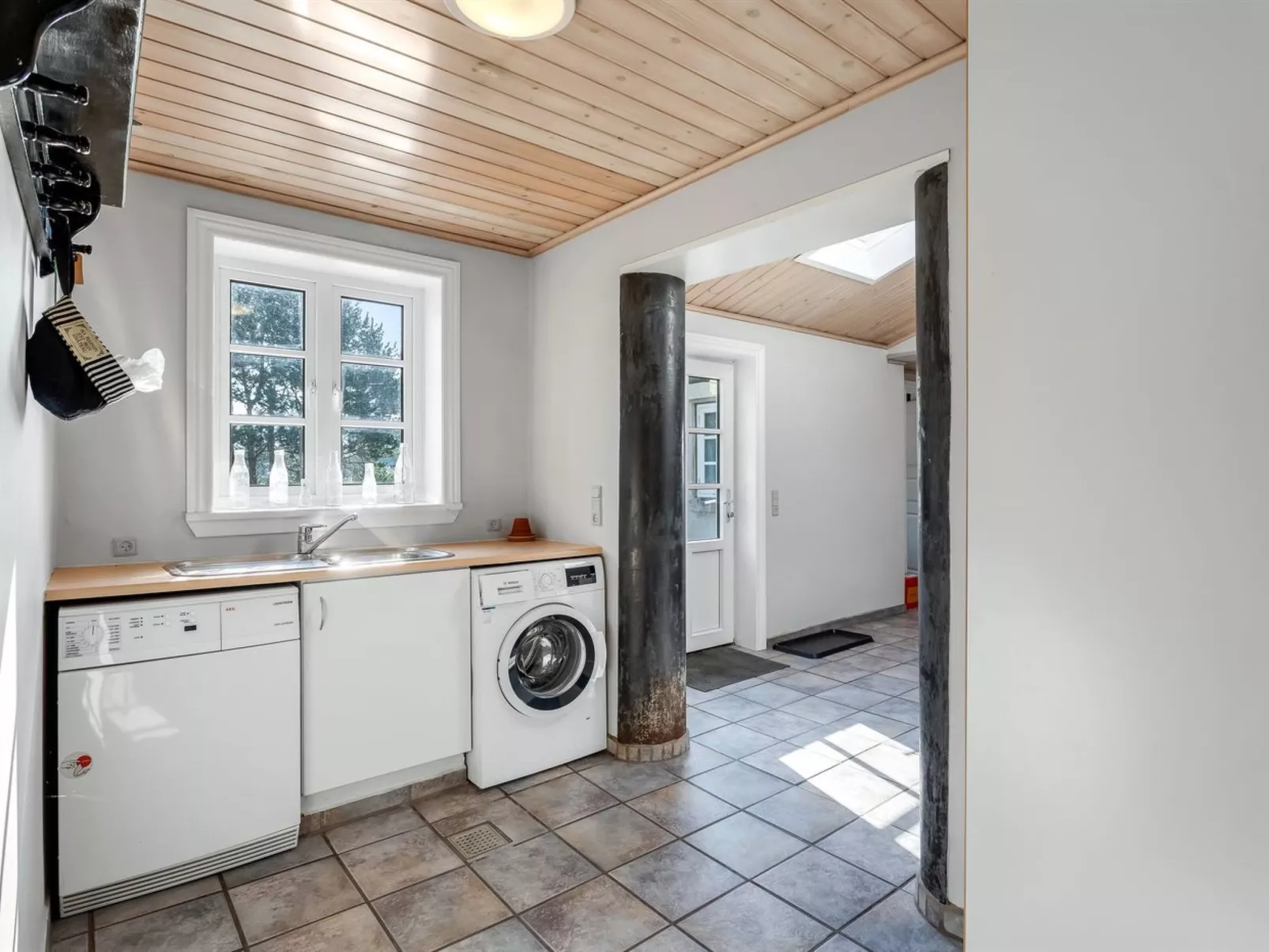 "Merrit" - 4.6km to the fjord-Binnen