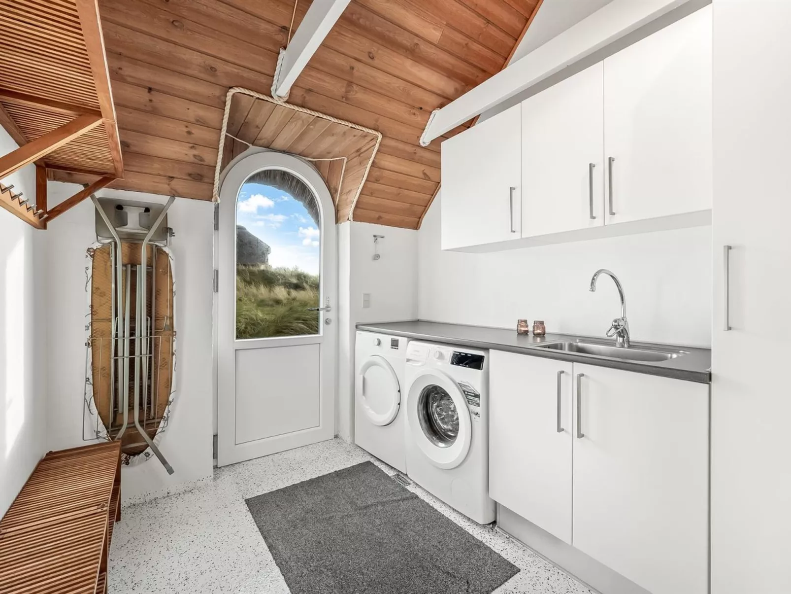 "Alexia" - 300m from the sea-Binnen