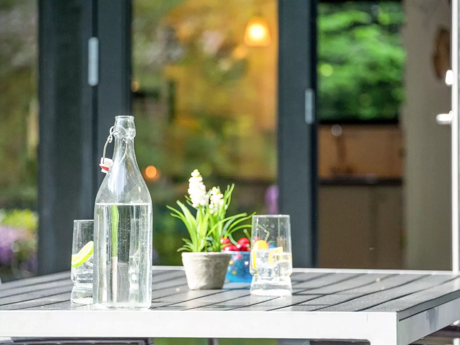 "Alika" - 200m to the fjord-Buiten