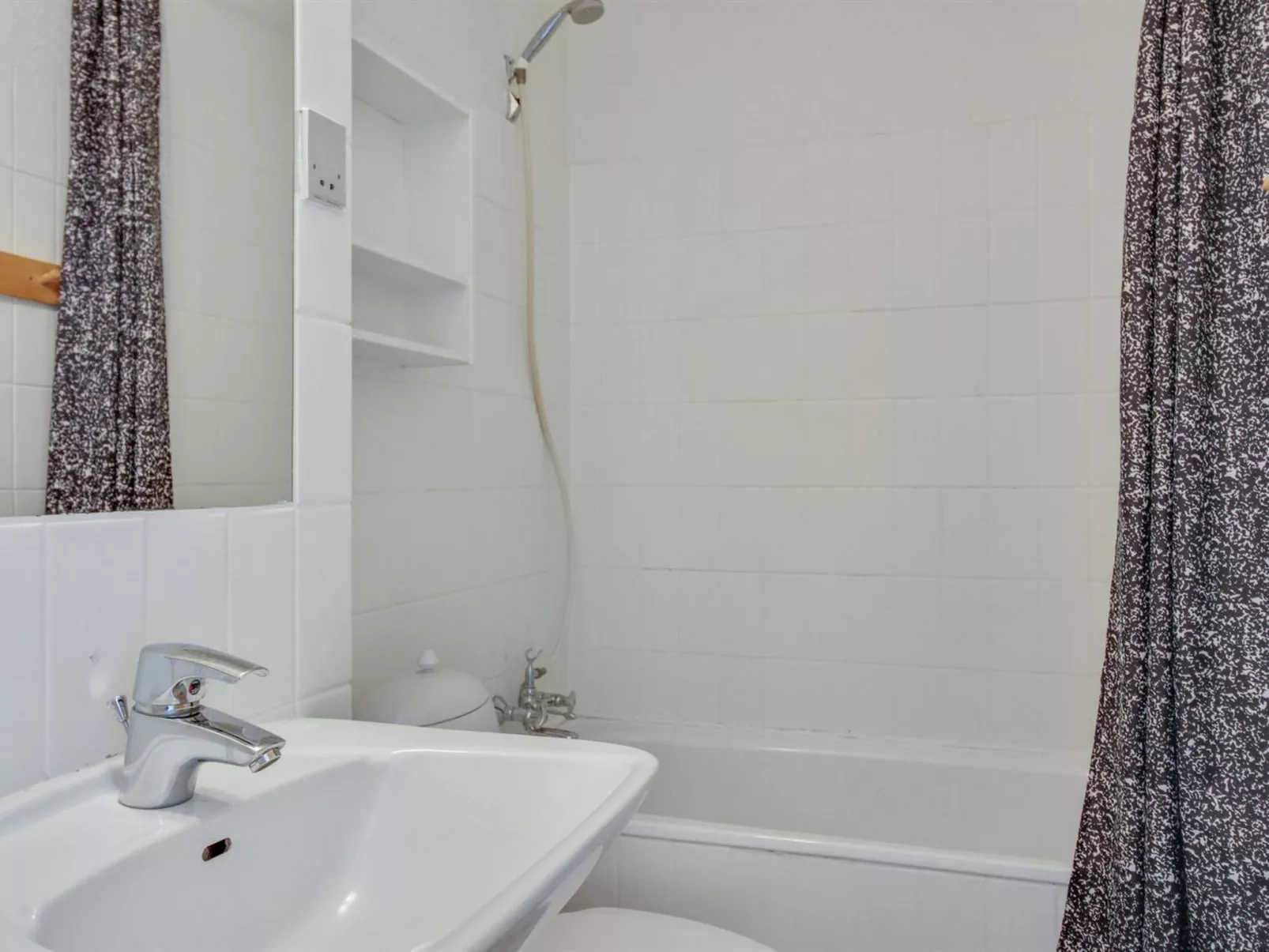 "Britt" - 100m from the sea-Binnen