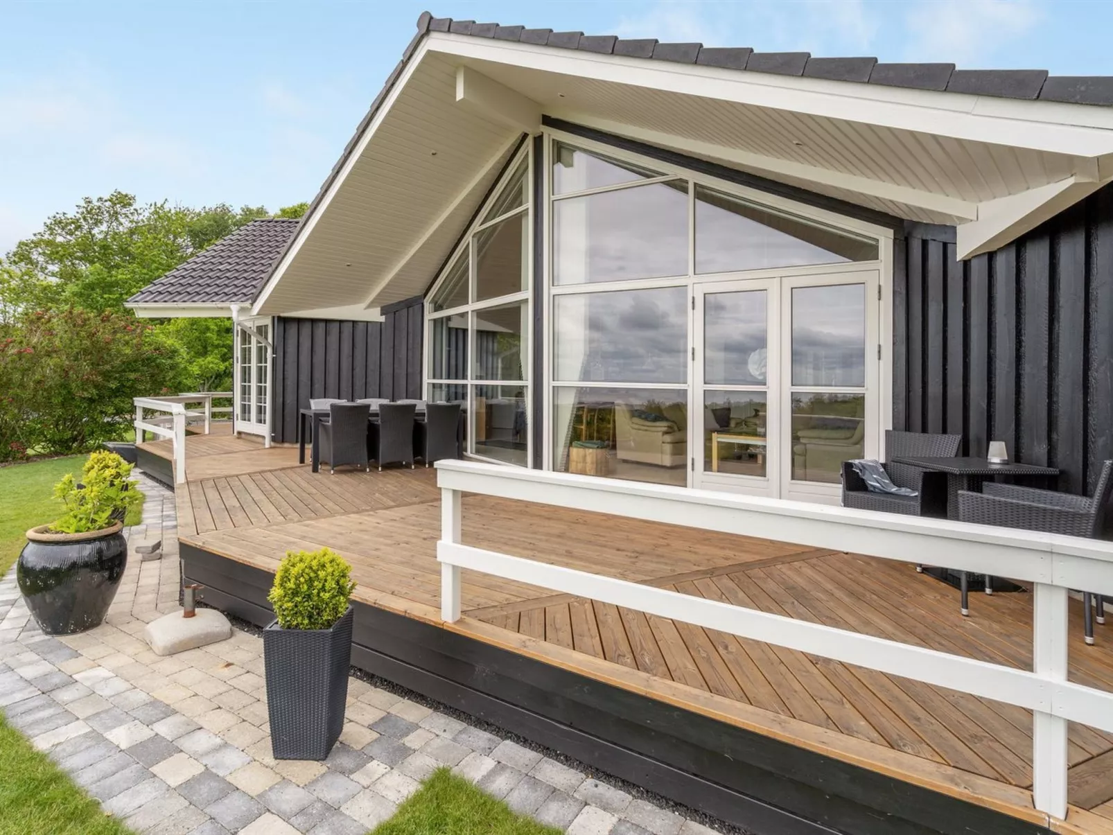 "Regnwald" - 400m to the fjord-Buiten