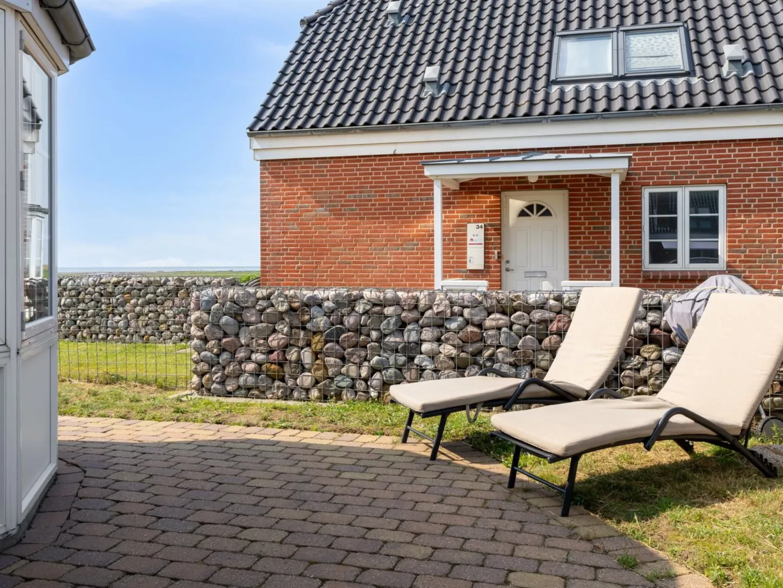 "Langsom" - 100m from the sea-Buiten