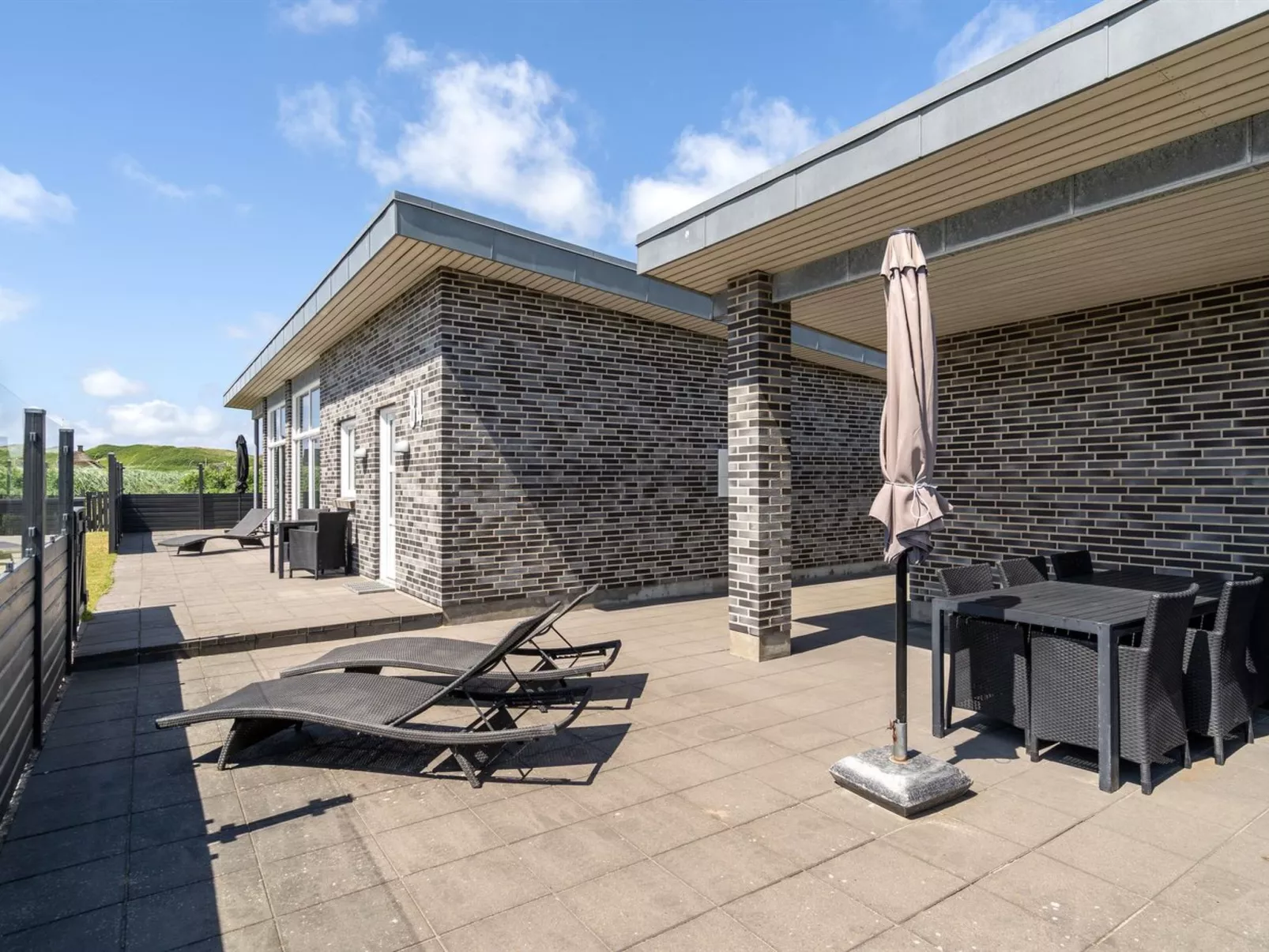 "Synthia" - 300m from the sea-Buiten